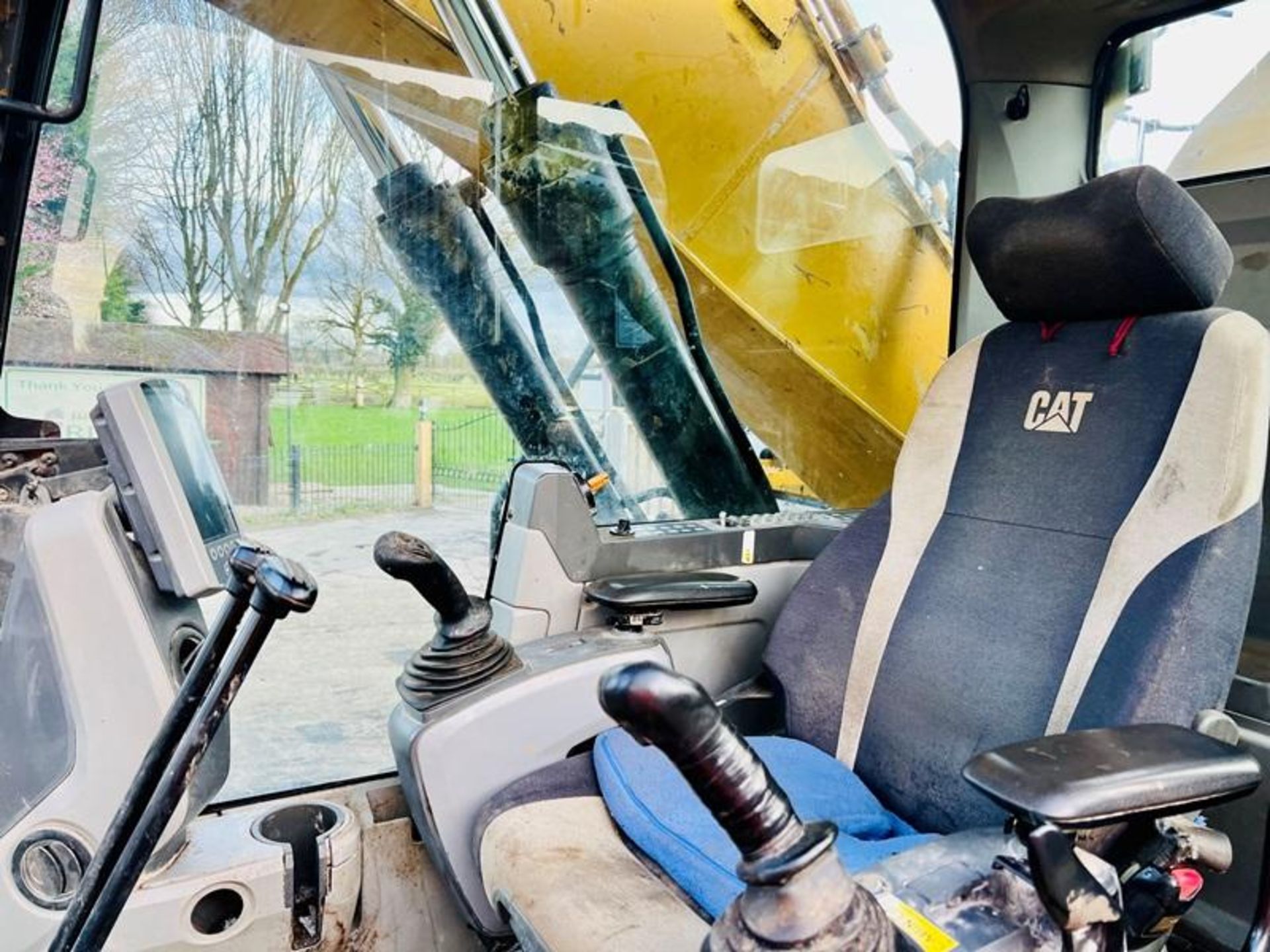 CATERPILLAR 320EL HIGH RISE CABIN TRACKED EXCAVATOR *YEAR 2016* C/W QUICK HITCH - Image 13 of 18