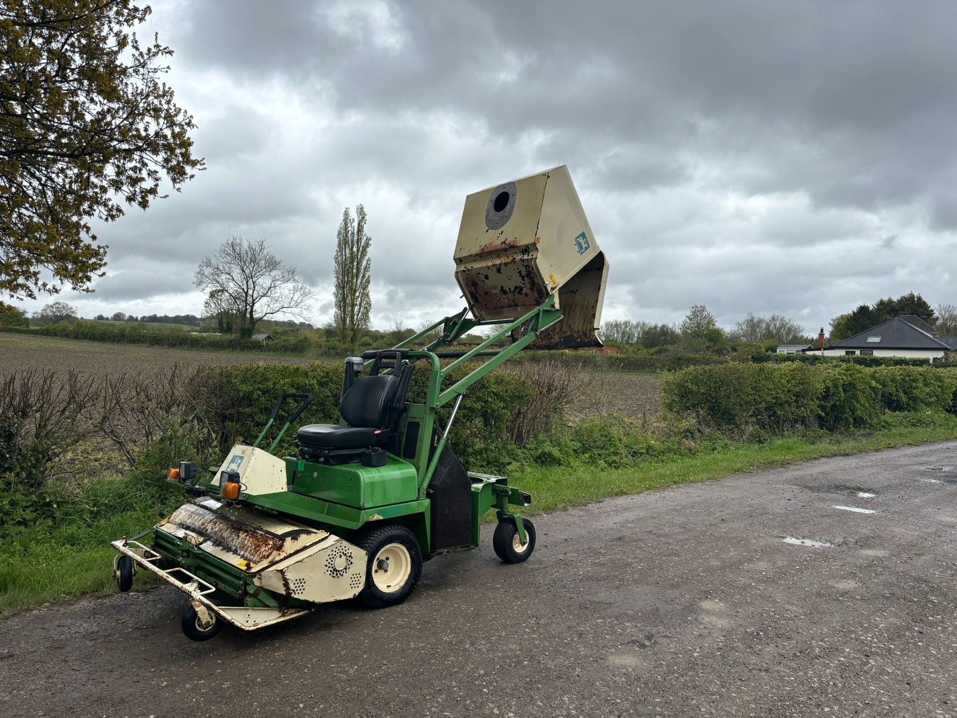 AMAZONE PH125 PROFIHOPPER DIESEL RIDE ON HIGH TIP MOWER - Image 12 of 14