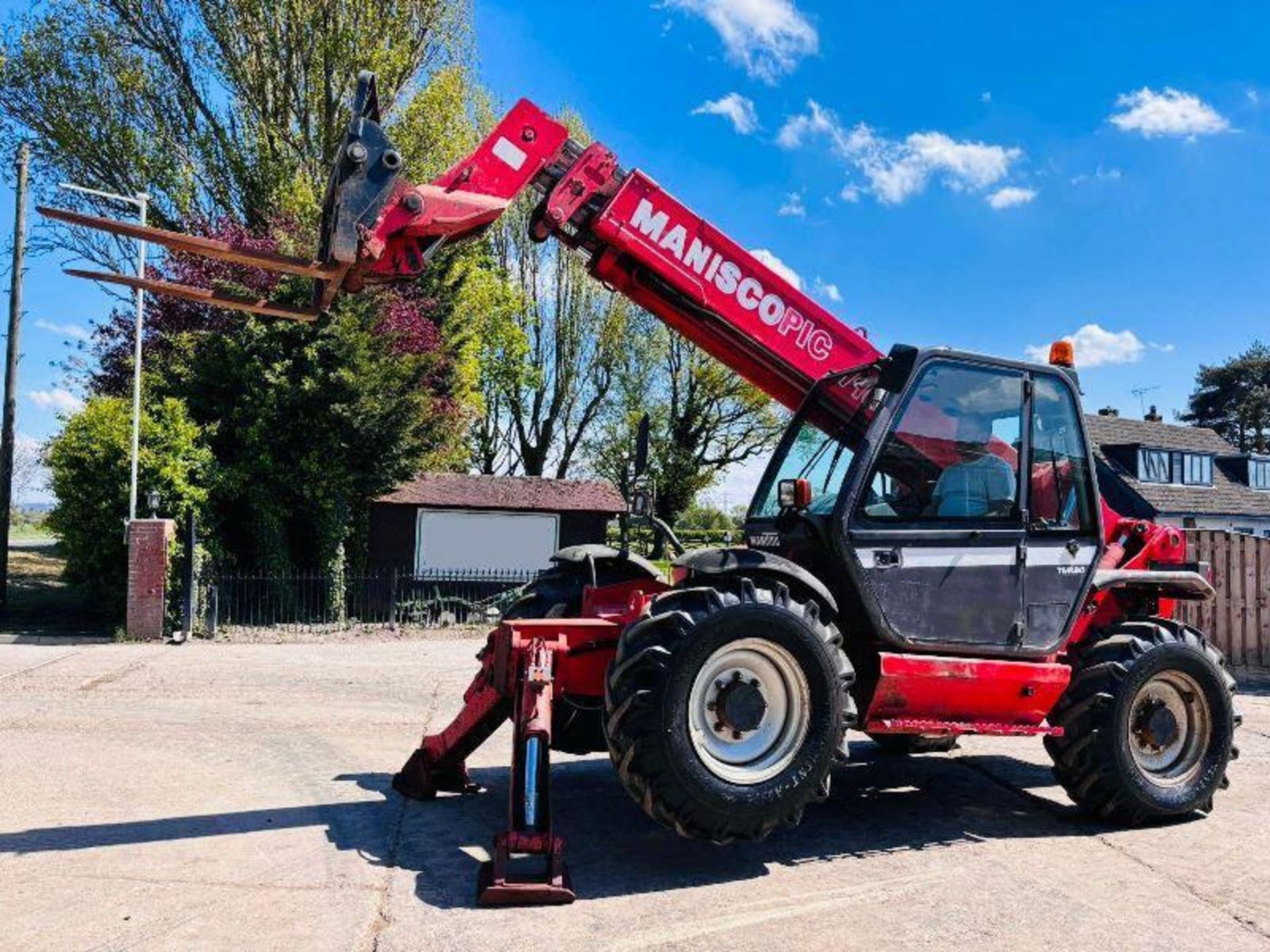 MANITOU MT1235 4WD TELEHANDLER * 12 METER * C/W PALLET TINES  - Image 19 of 19