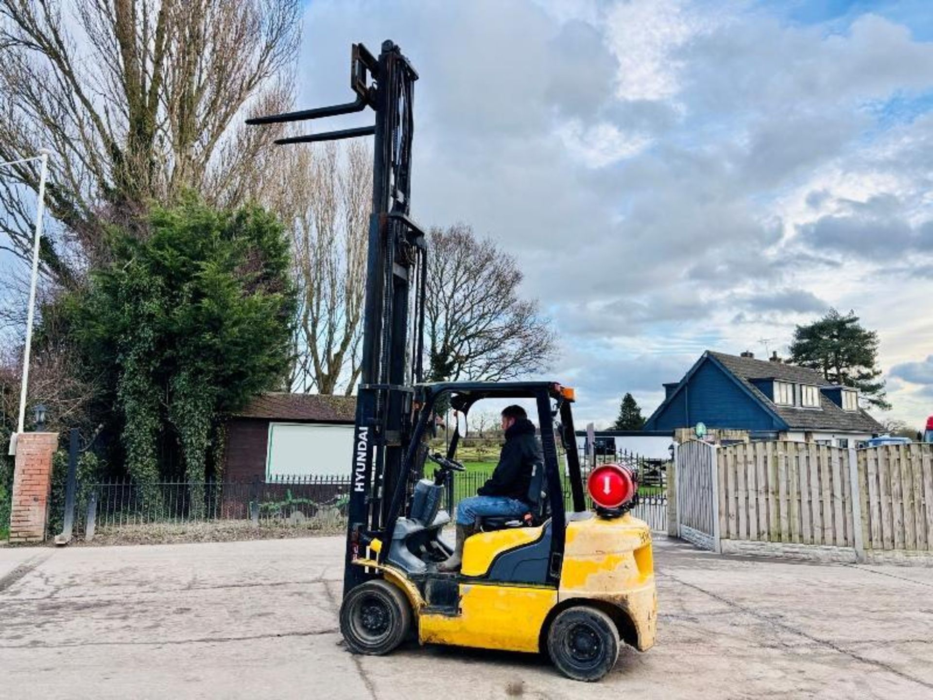 HYUNDAI 25L-7A CONTAINER SPEC FORKLIFT *YEAR 2017* C/W PALLET TINES - Image 14 of 14
