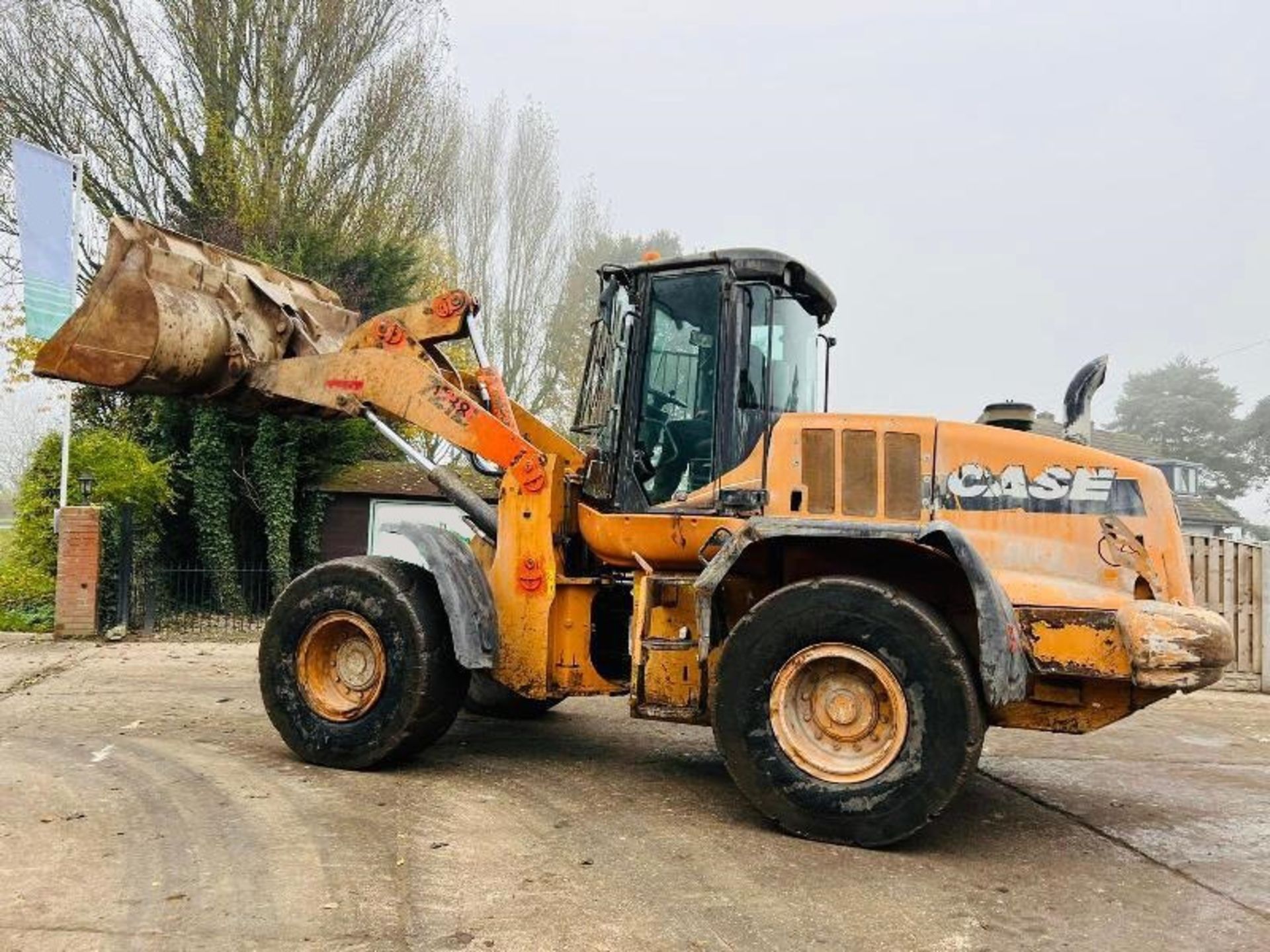 CASE 721E 4WD LOADING SHOVEL * YEAR 2010 * C/W BUCKET - Image 5 of 17