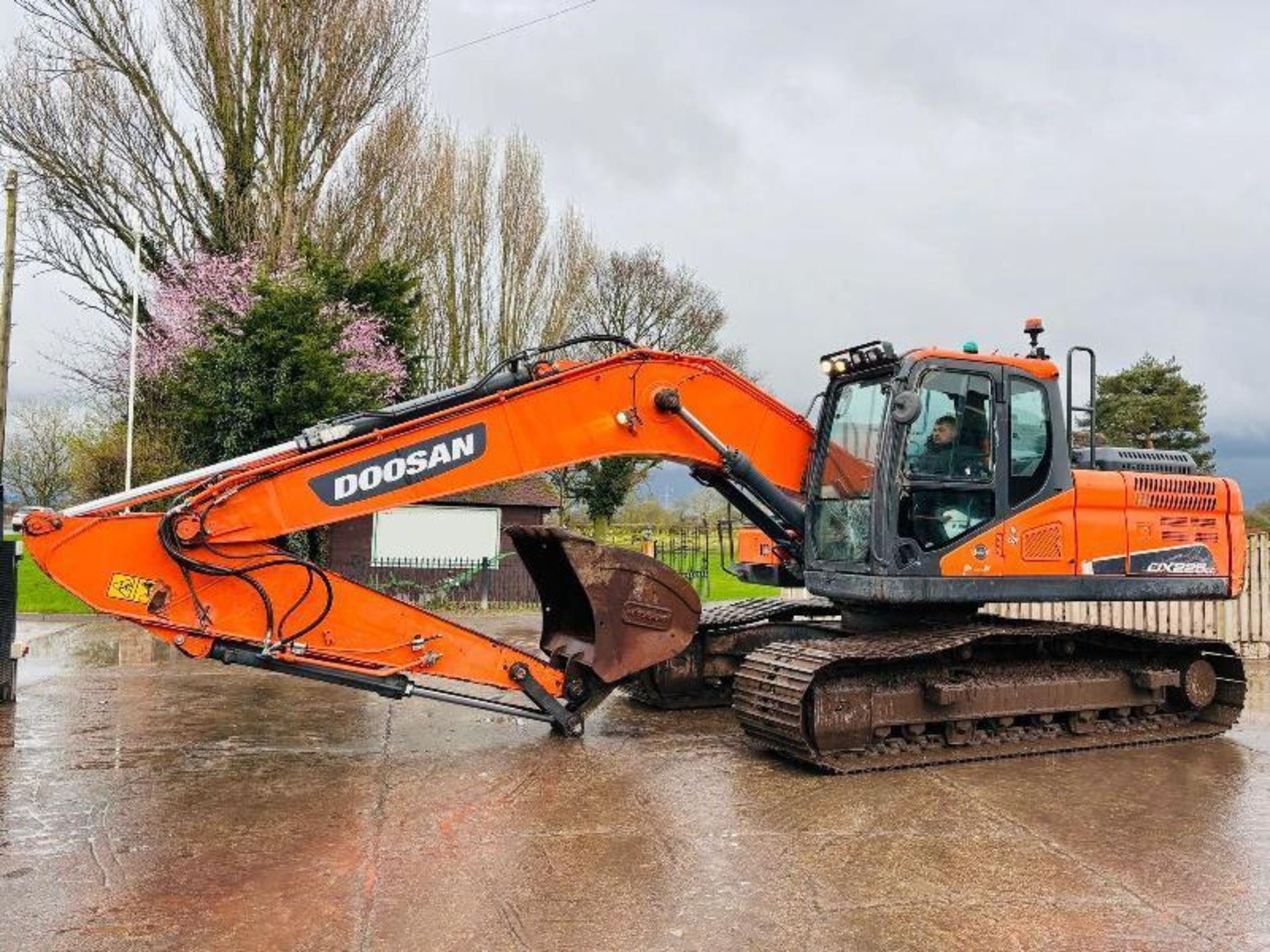 *RESERVE REDUCED* DOOSAN DX225LC-5 TRACKED EXCAVATOR *YEAR 2019* C/W BUCKET - Image 15 of 18