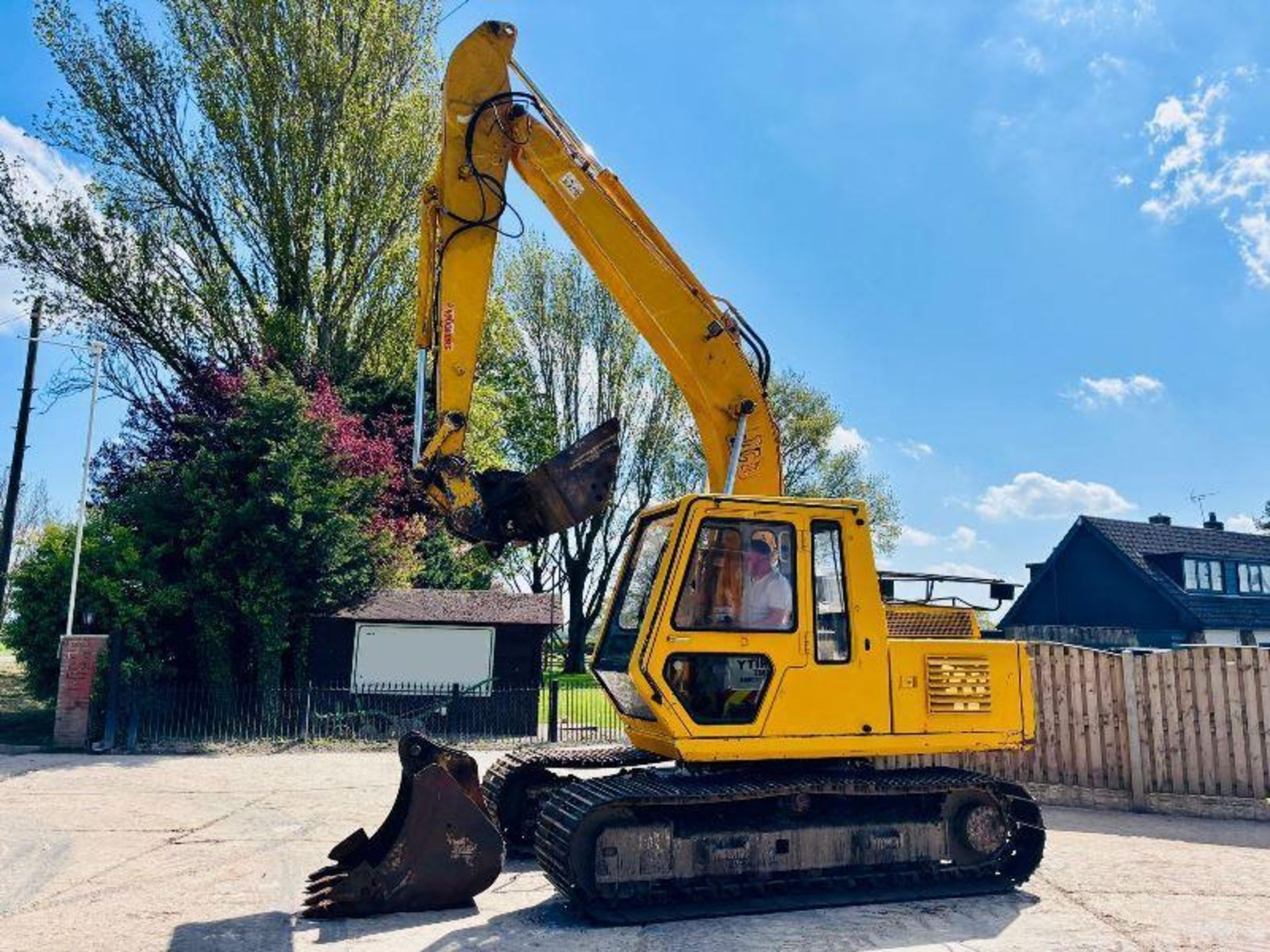 JCB JS130 TRACKED EXCAVATOR C/W QUICK HITCH & 2 X BUCKETS - Image 13 of 15