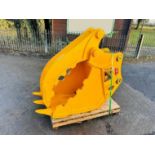 UNUSED TOFT06B THUMB BUCKET C/W 65MM PINS *YEAR 2023* TO SUIT 13 TON