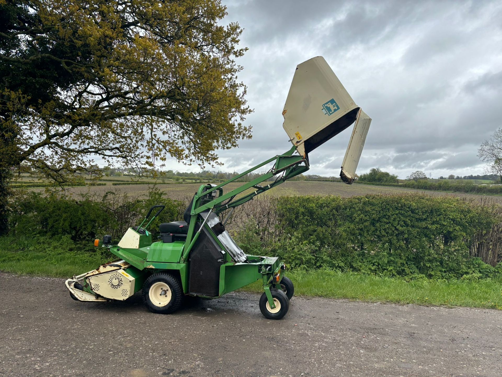 AMAZONE PH125 PROFIHOPPER DIESEL RIDE ON HIGH TIP MOWER - Image 13 of 14