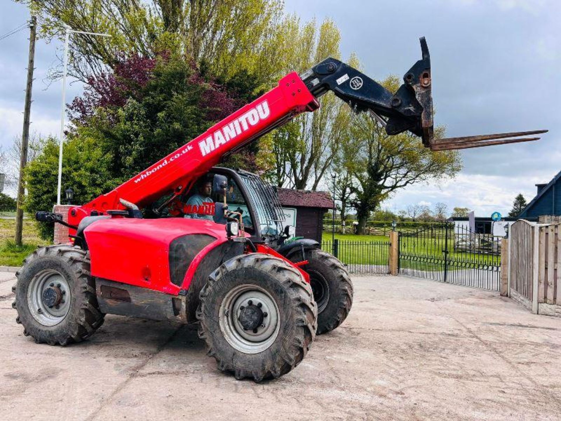 MANITOU MT732 4WD TELEHANDLER *YEAR 2014* C/W PALLET TINES 