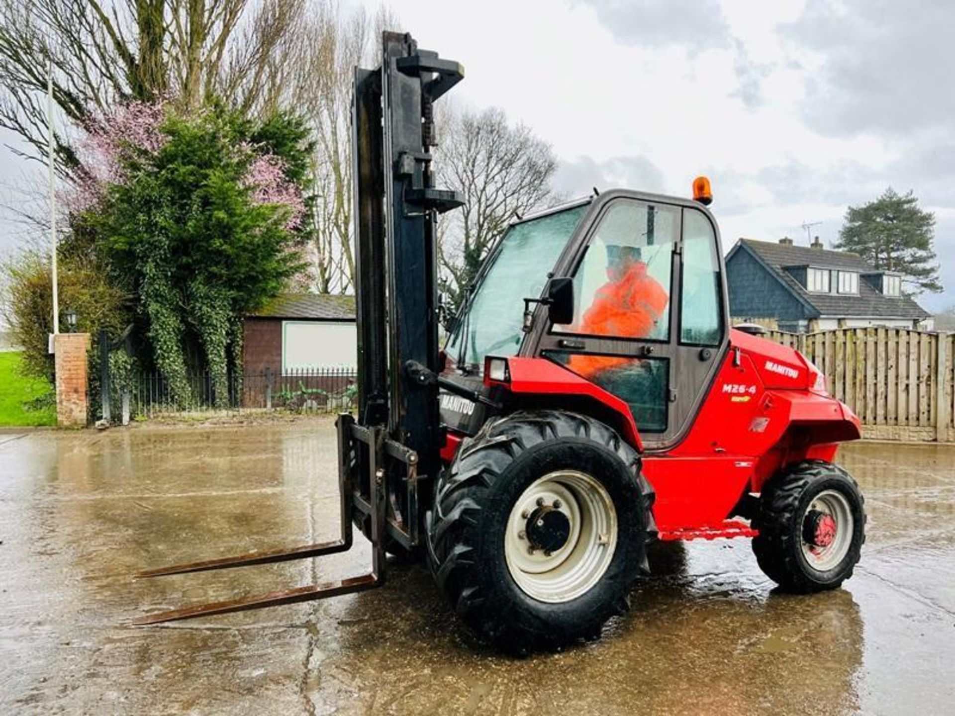 MANITOU M26-4 ROUGH TERRIAN 4WD FORKLIFT *YEAR 2017* C/W PALLET TINES - Image 13 of 15