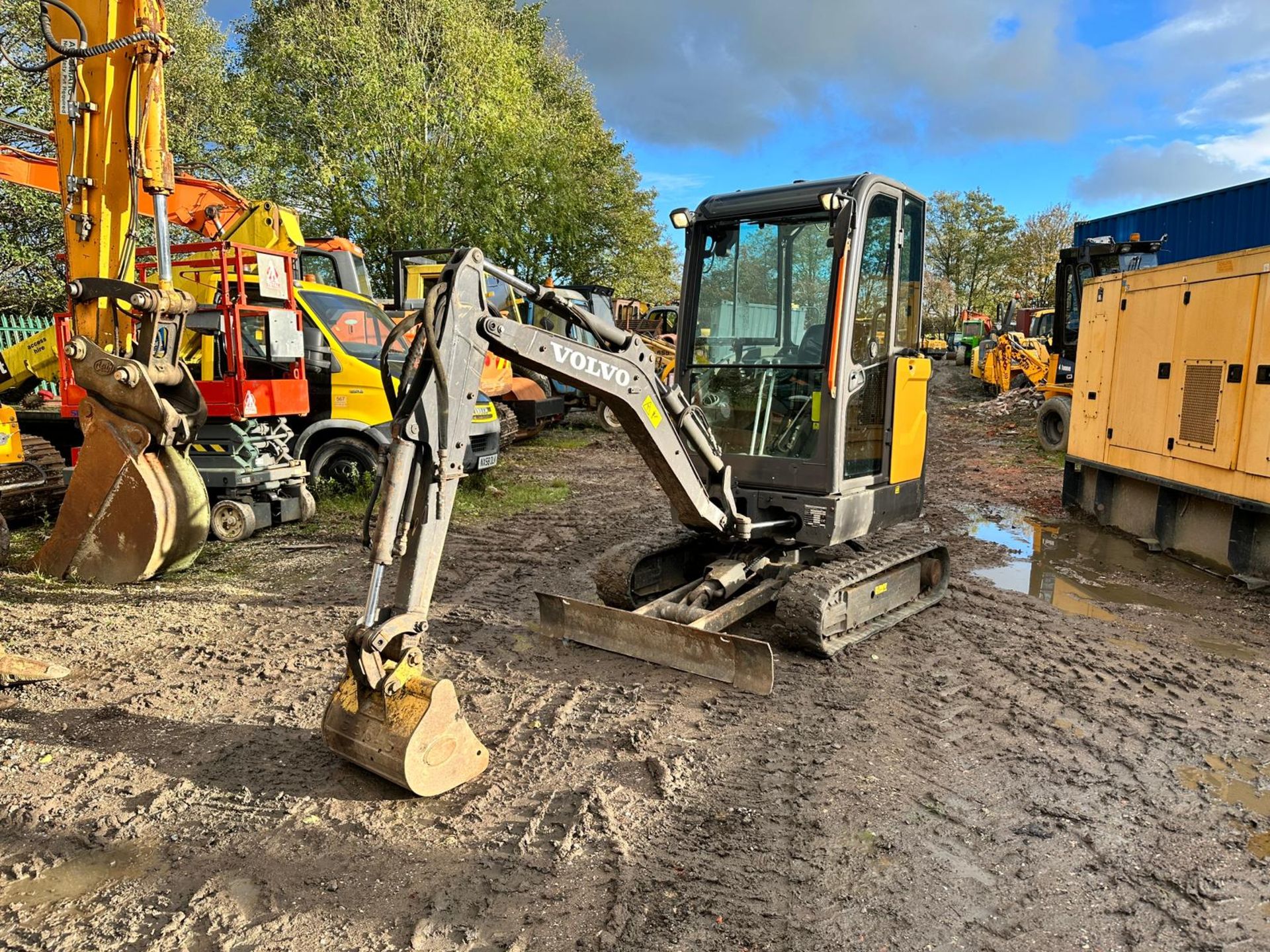 2018 VOLVO EC18E MINI EXCAVATOR - RUNS DRIVES AND WORKS WELL - SHOWING A LOW 1801 HOURS! 