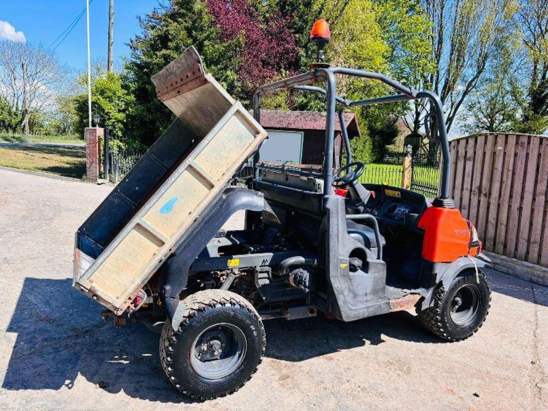 KUBOTA RTV900-EU 4WD DIESEL UTV *YEAR 2014* C/W POWER STEERING - Image 3 of 14