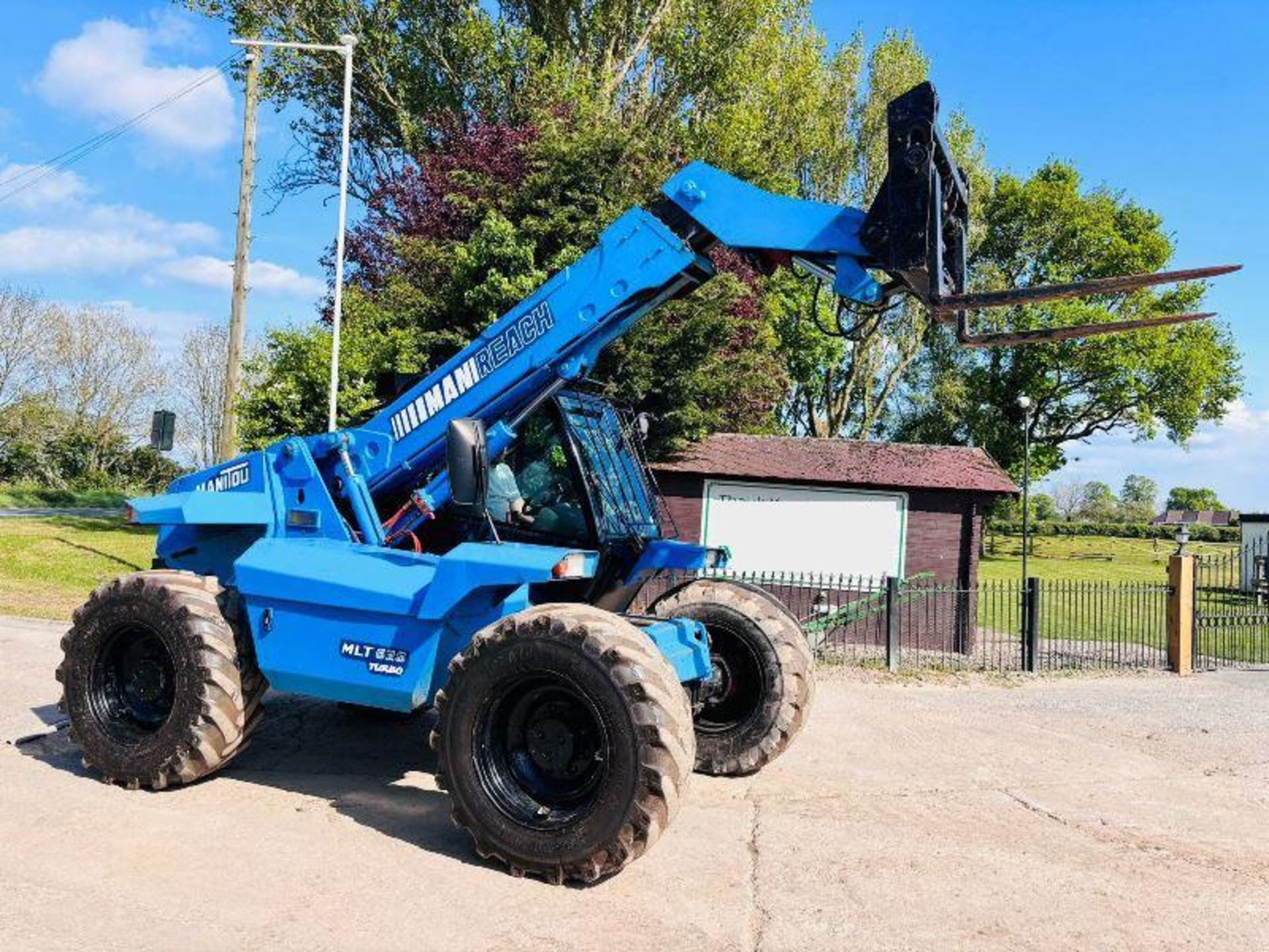 MANITOU MLT628 TELEHANDLER *AG-SPEC* C/W PICK UP HITCH 