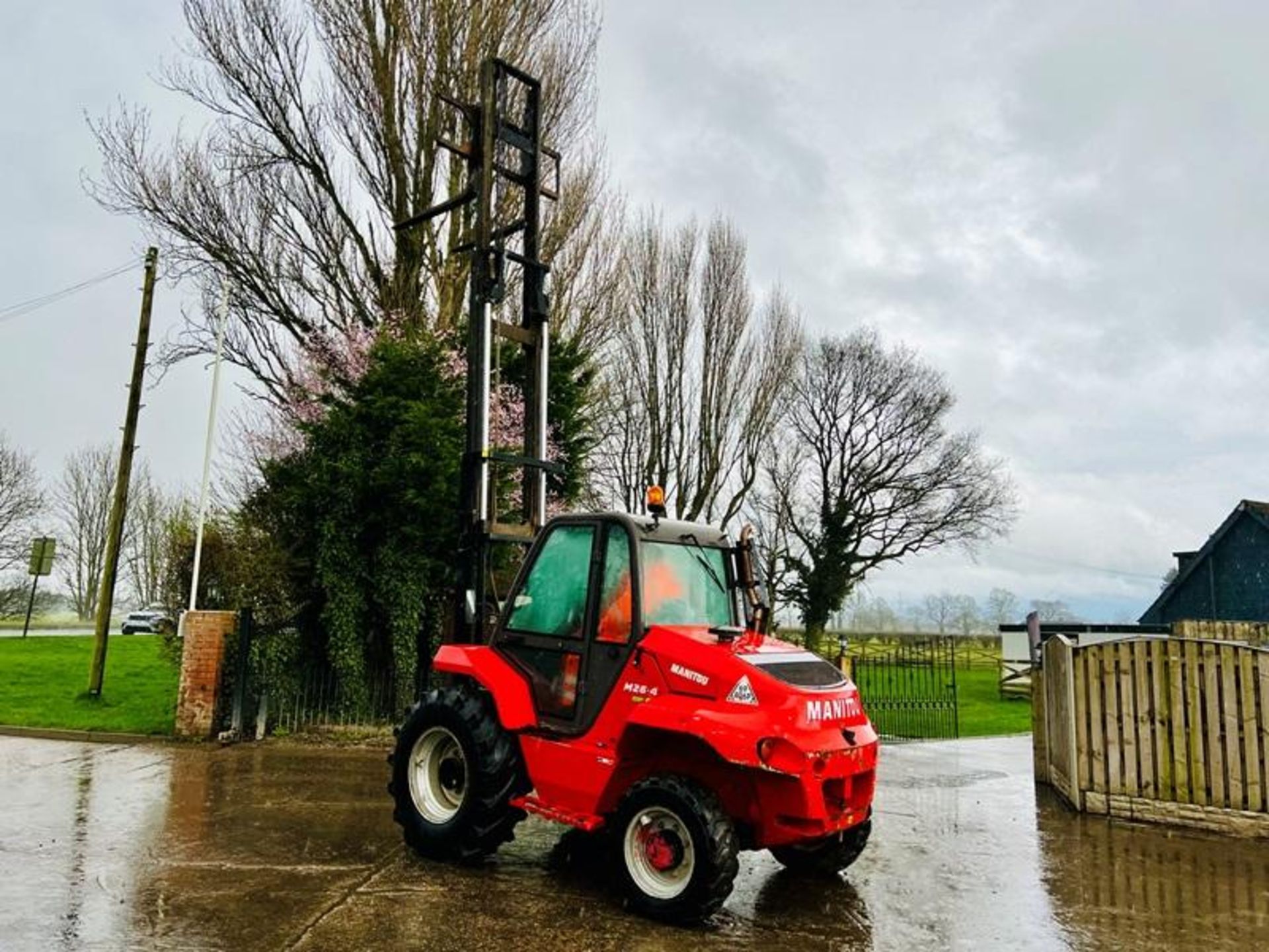 MANITOU M26-4 ROUGH TERRIAN 4WD FORKLIFT *YEAR 2017* C/W PALLET TINES - Image 10 of 15