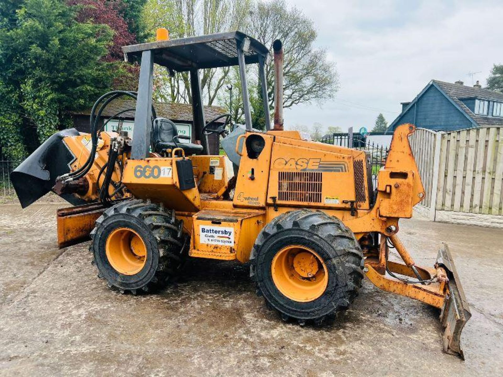 CASE 660 4WD TRENCHER C/W FRONT BLADE & WEIGHTS - Image 9 of 17