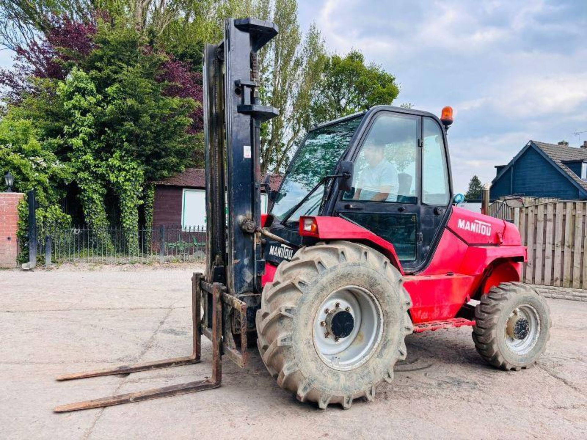 MANITOU M26-4 ROUGH TERRIAN 4WD FORKLIFT C/W PICK UP HITCH  - Image 14 of 15