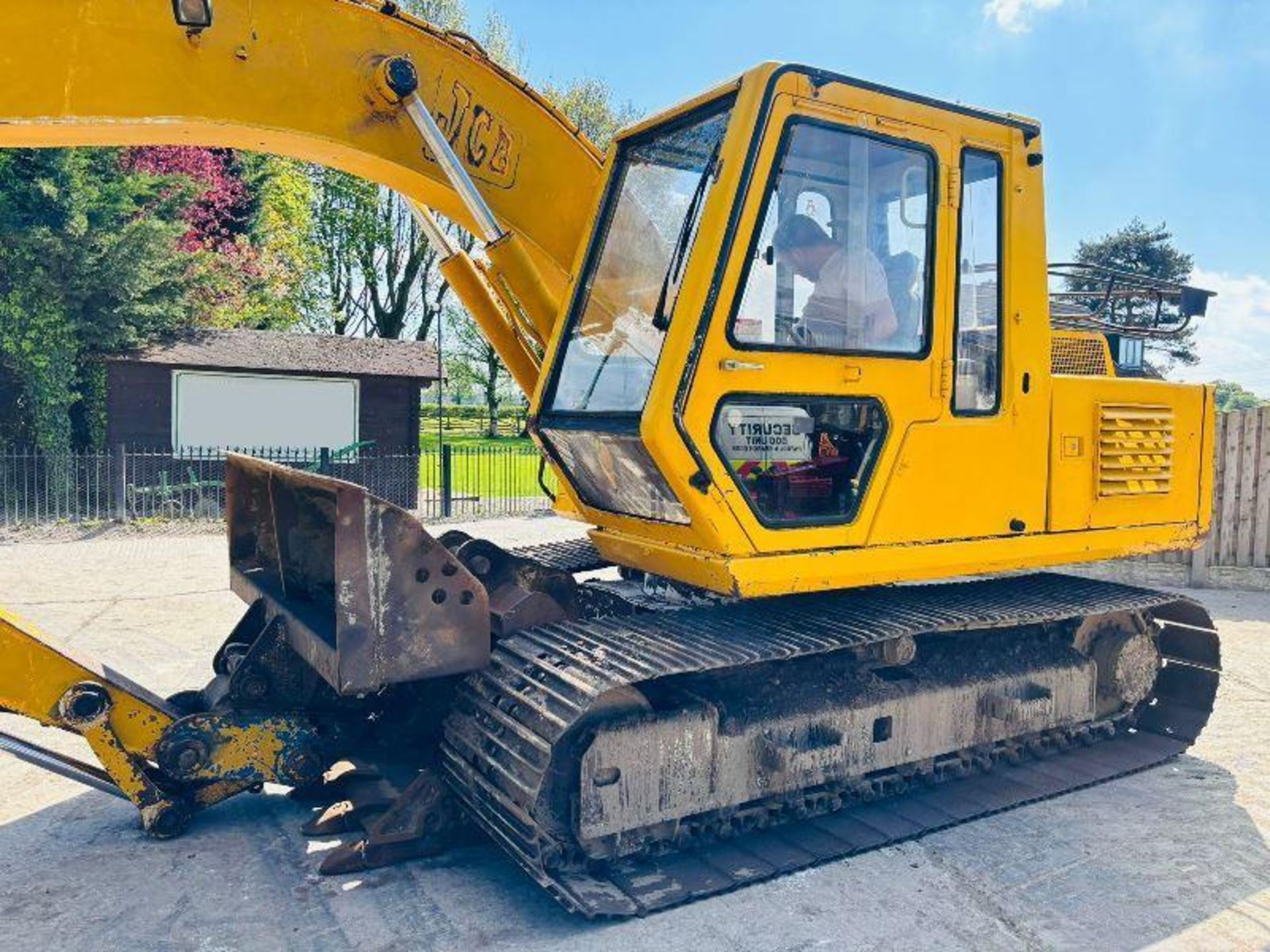 JCB JS130 TRACKED EXCAVATOR C/W QUICK HITCH & 2 X BUCKETS - Image 14 of 15