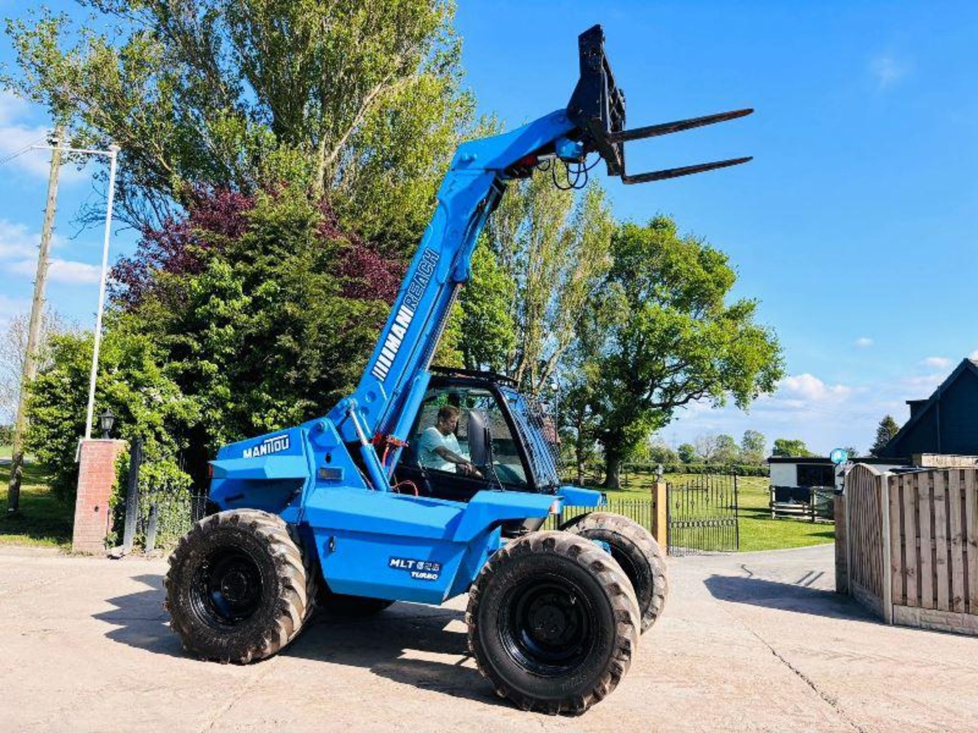 MANITOU MLT628 TELEHANDLER *AG-SPEC* C/W PICK UP HITCH  - Bild 2 aus 16