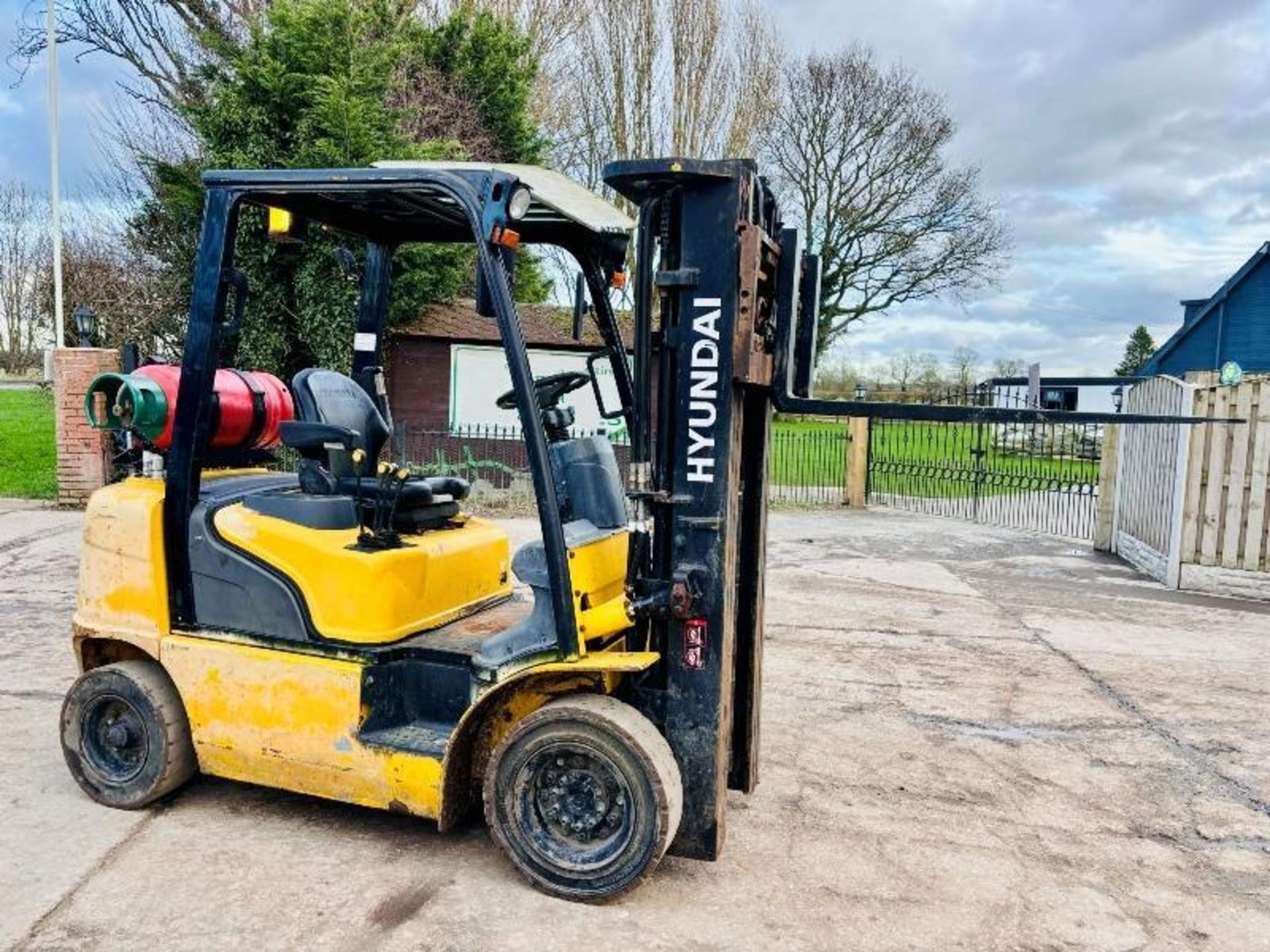 HYUNDAI 25L-7A CONTAINER SPEC FORKLIFT *YEAR 2017* C/W PALLET TINES - Image 3 of 14