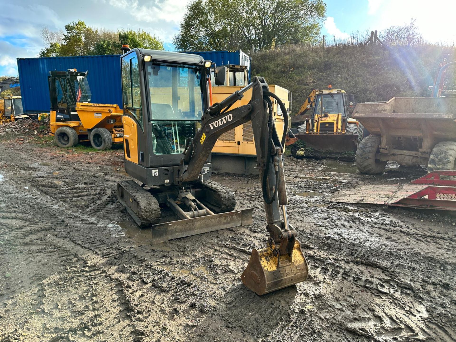 2018 VOLVO EC18E MINI EXCAVATOR - RUNS DRIVES AND WORKS WELL - SHOWING A LOW 1801 HOURS!  - Image 15 of 21