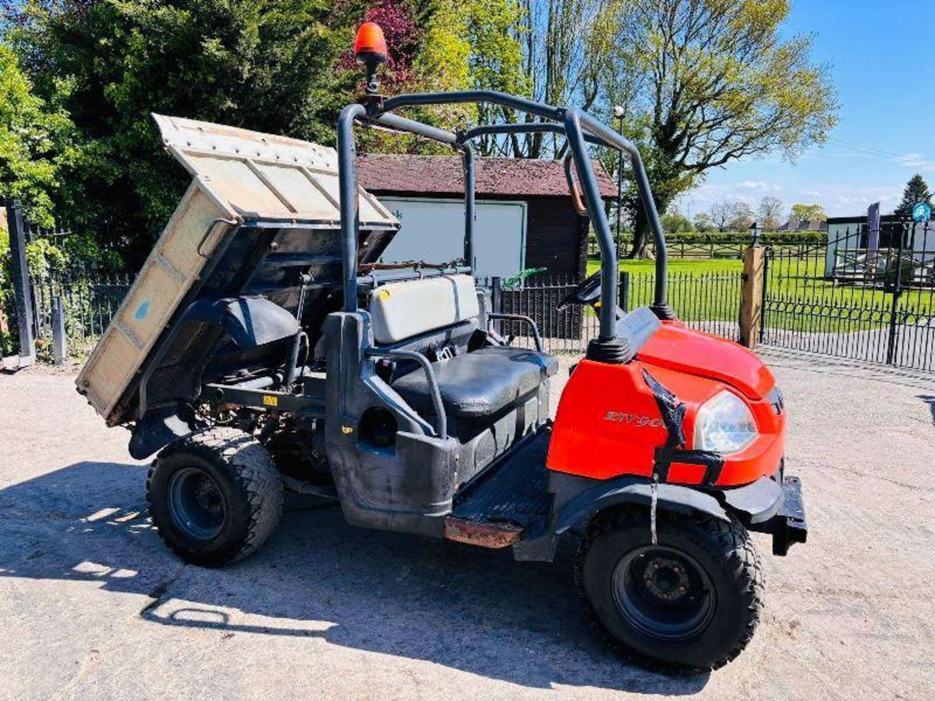 KUBOTA RTV900-EU 4WD DIESEL UTV *YEAR 2014* C/W POWER STEERING - Image 4 of 14