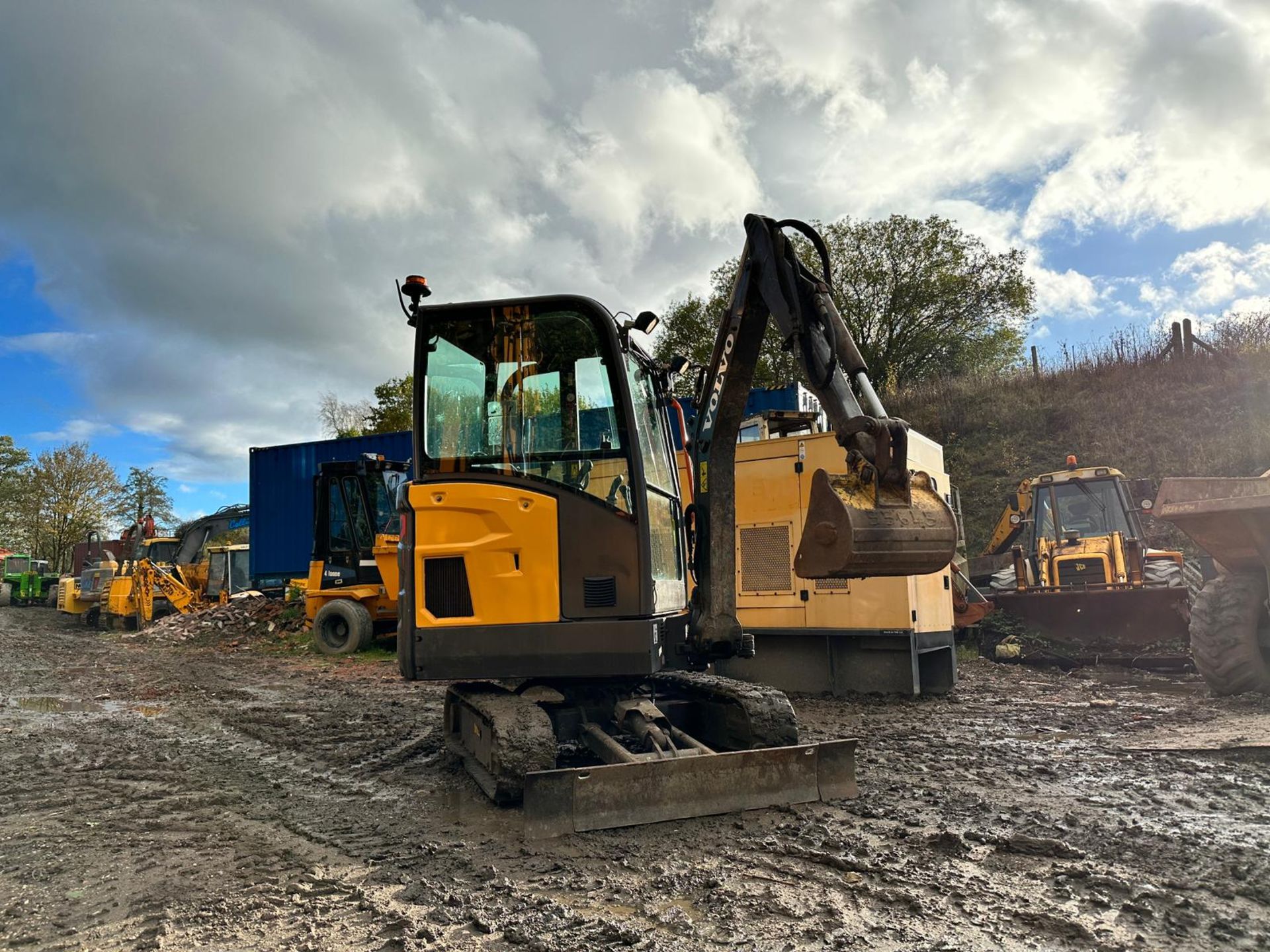 2018 VOLVO EC18E MINI EXCAVATOR - RUNS DRIVES AND WORKS WELL - SHOWING A LOW 1801 HOURS!  - Image 21 of 21