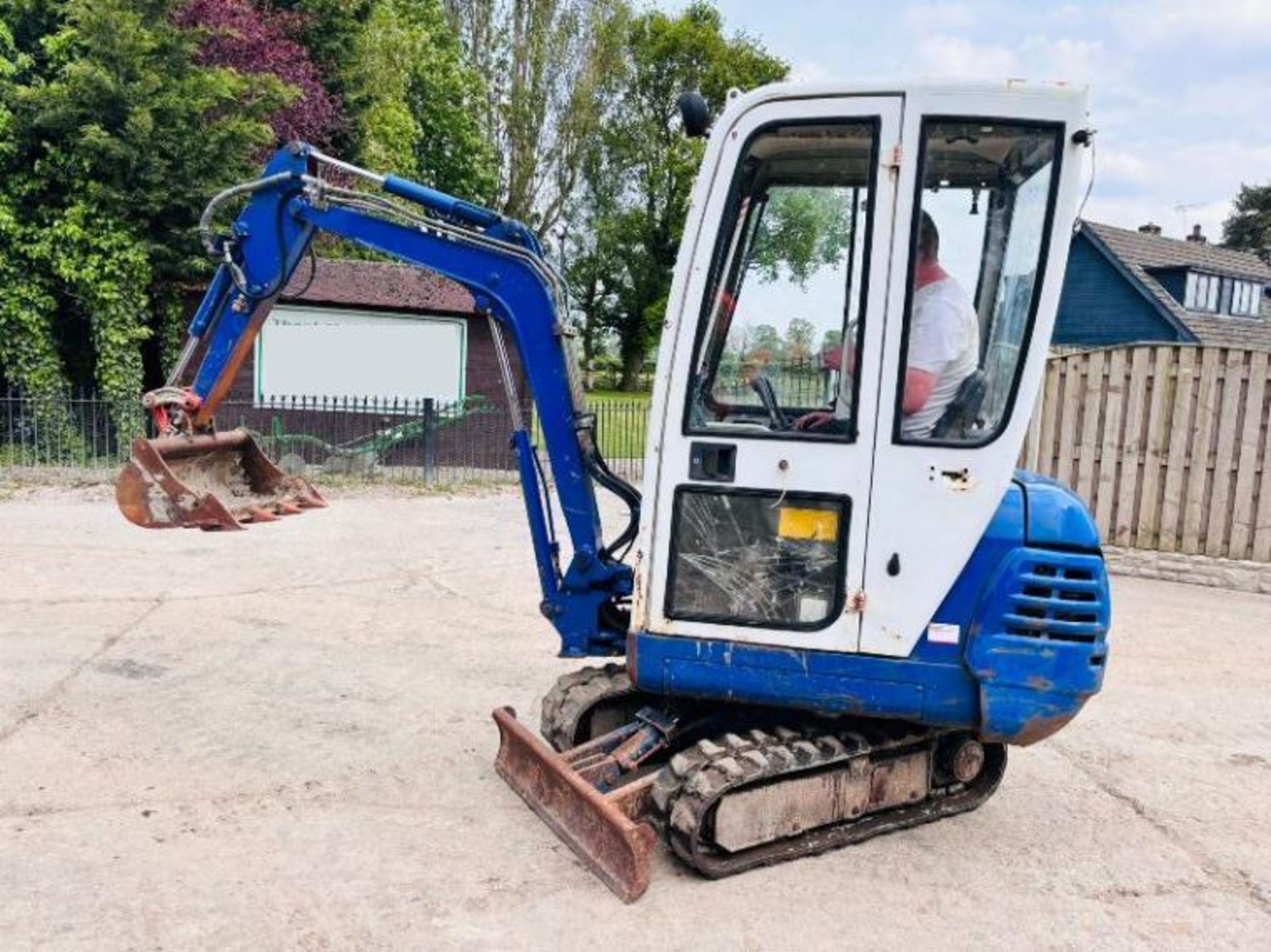 KUBOTA KX41-2 TRACKED EXCAVATOR C/W FULLY GLAZED CABIN  - Image 11 of 14