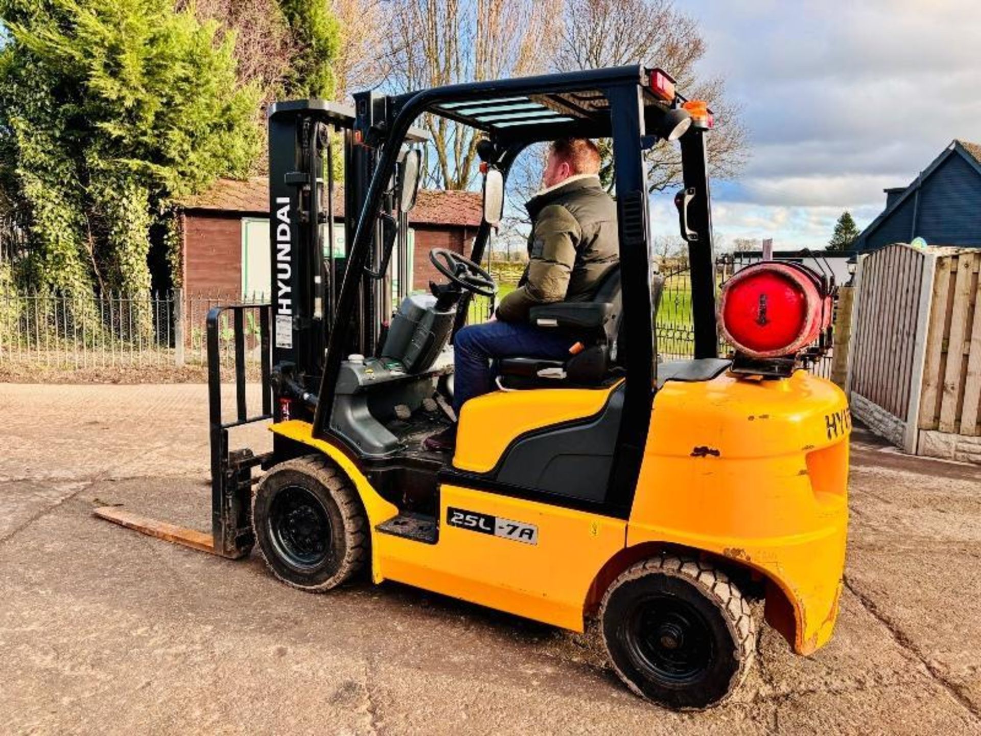 HYUNDAI 25L-7A CONTAINER SPEC FORKLIFT *YEAR 2018, 2172 HOURS* C/W SIDE SHIFT - Image 4 of 17