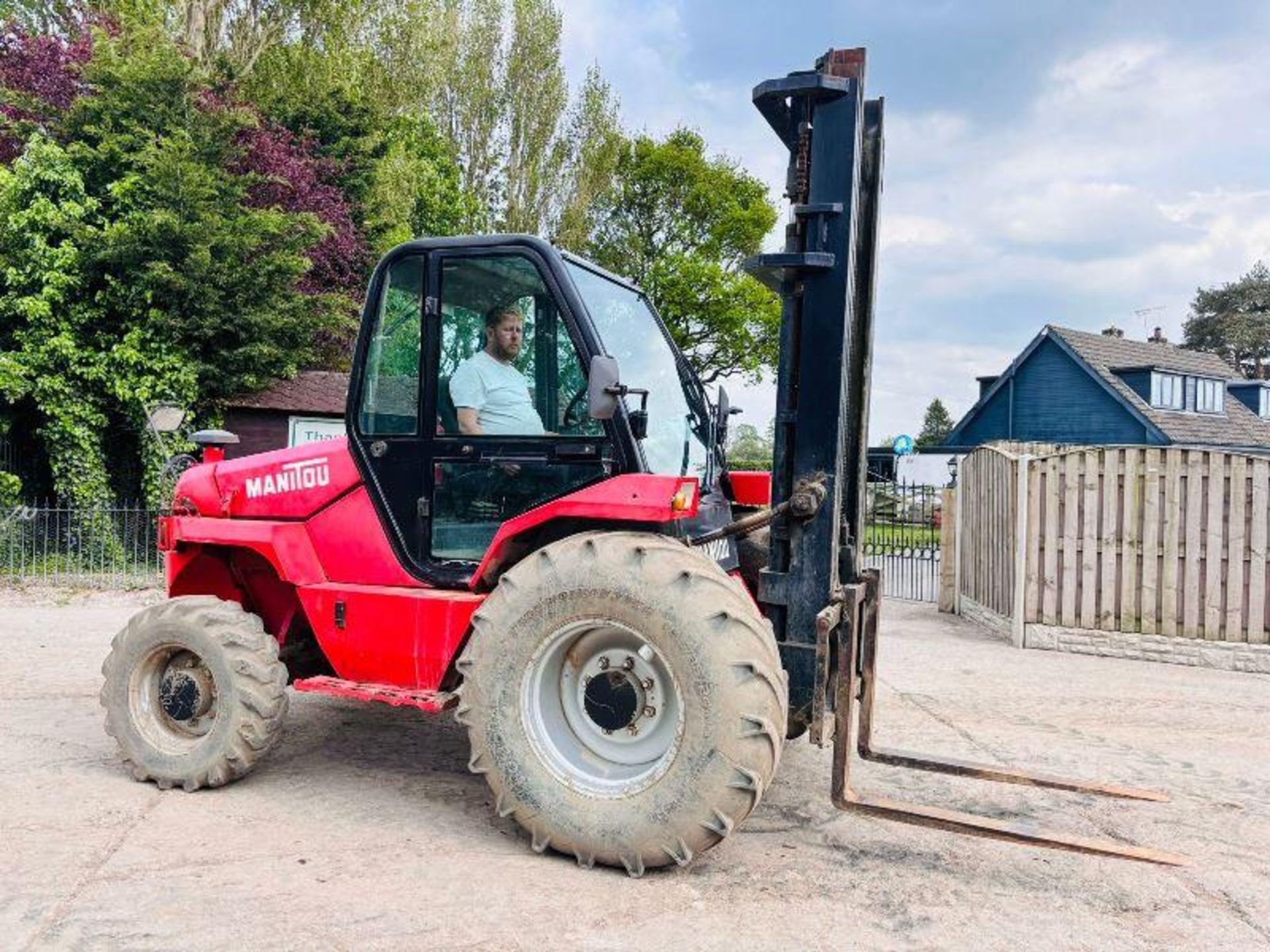 MANITOU M26-4 ROUGH TERRIAN 4WD FORKLIFT C/W PICK UP HITCH  - Image 8 of 15