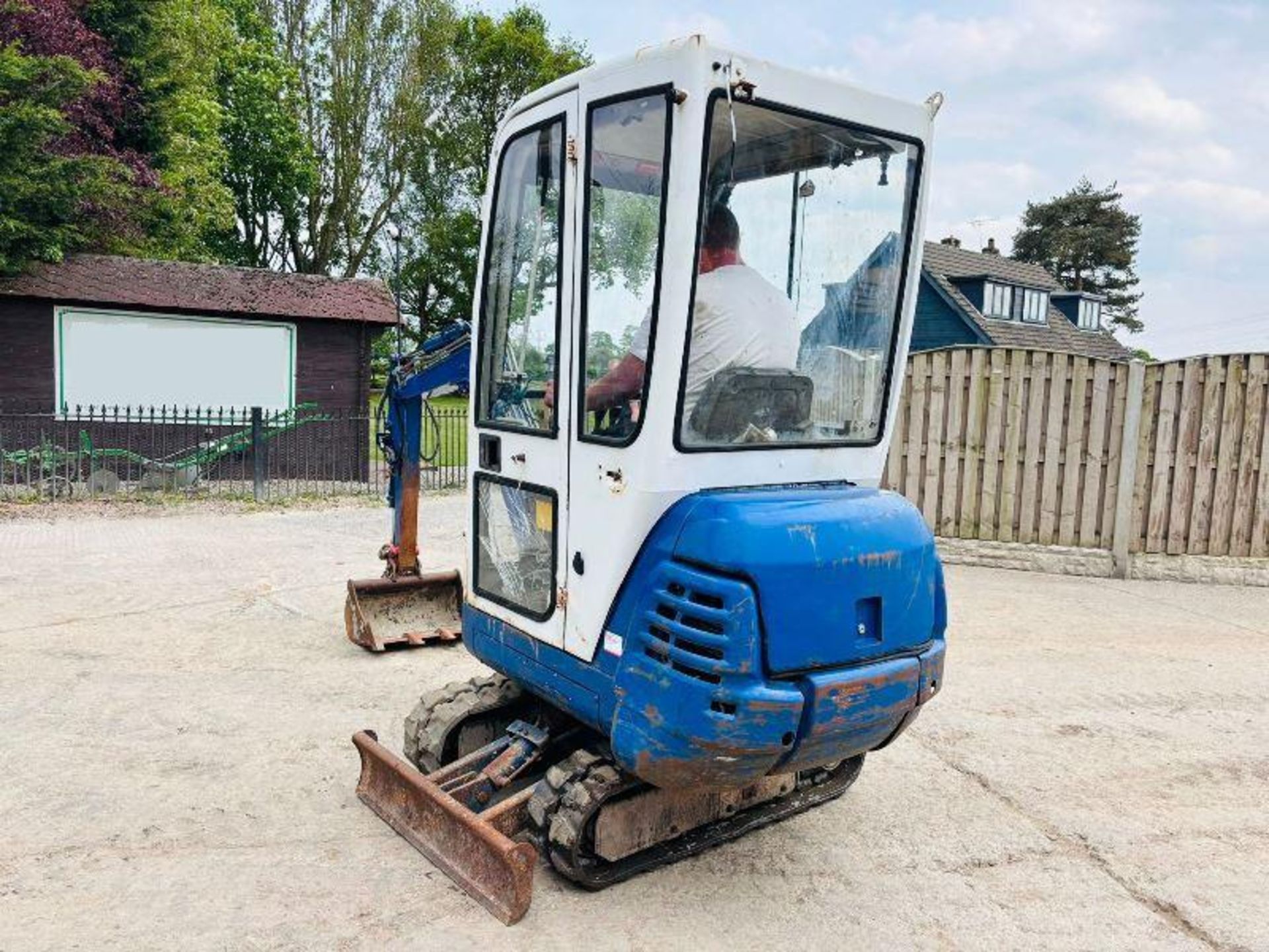 KUBOTA KX41-2 TRACKED EXCAVATOR C/W FULLY GLAZED CABIN  - Image 4 of 14