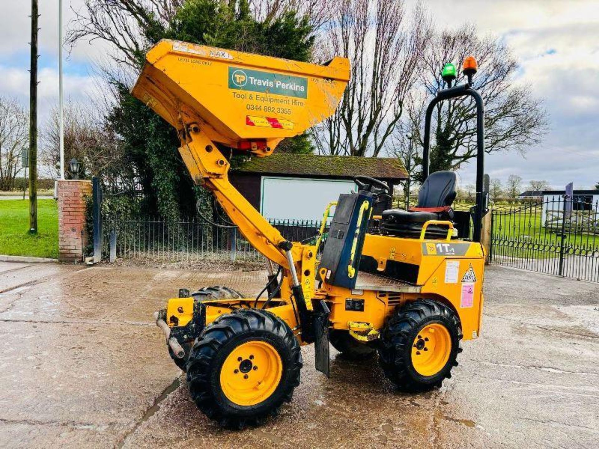 JCB 1T-T HIGH TIP 4WD DUMPER * YEAR 2018, ONLY 762 HOURS* - Image 16 of 17