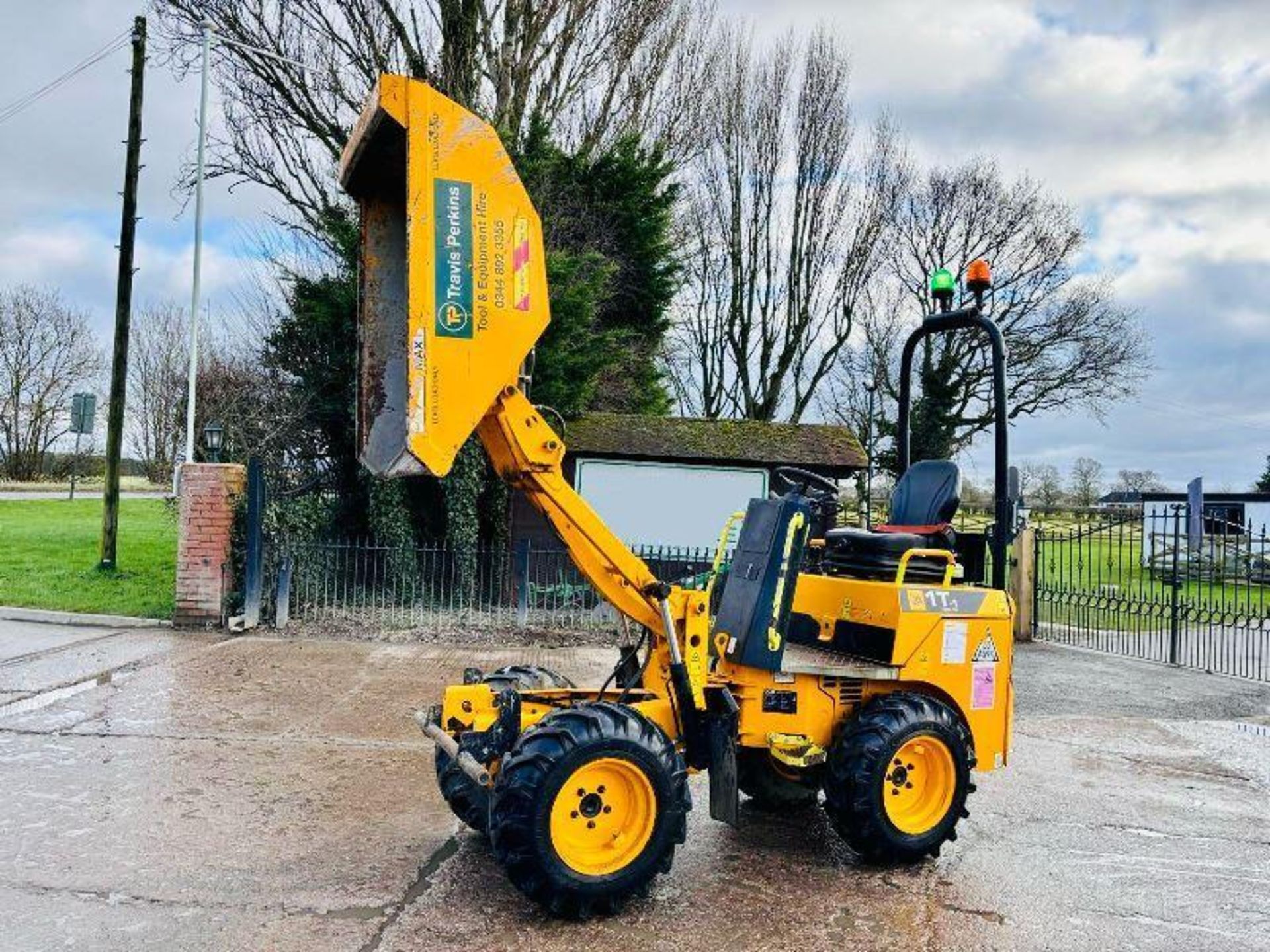 JCB 1T-T HIGH TIP 4WD DUMPER * YEAR 2018, ONLY 762 HOURS* - Image 17 of 17