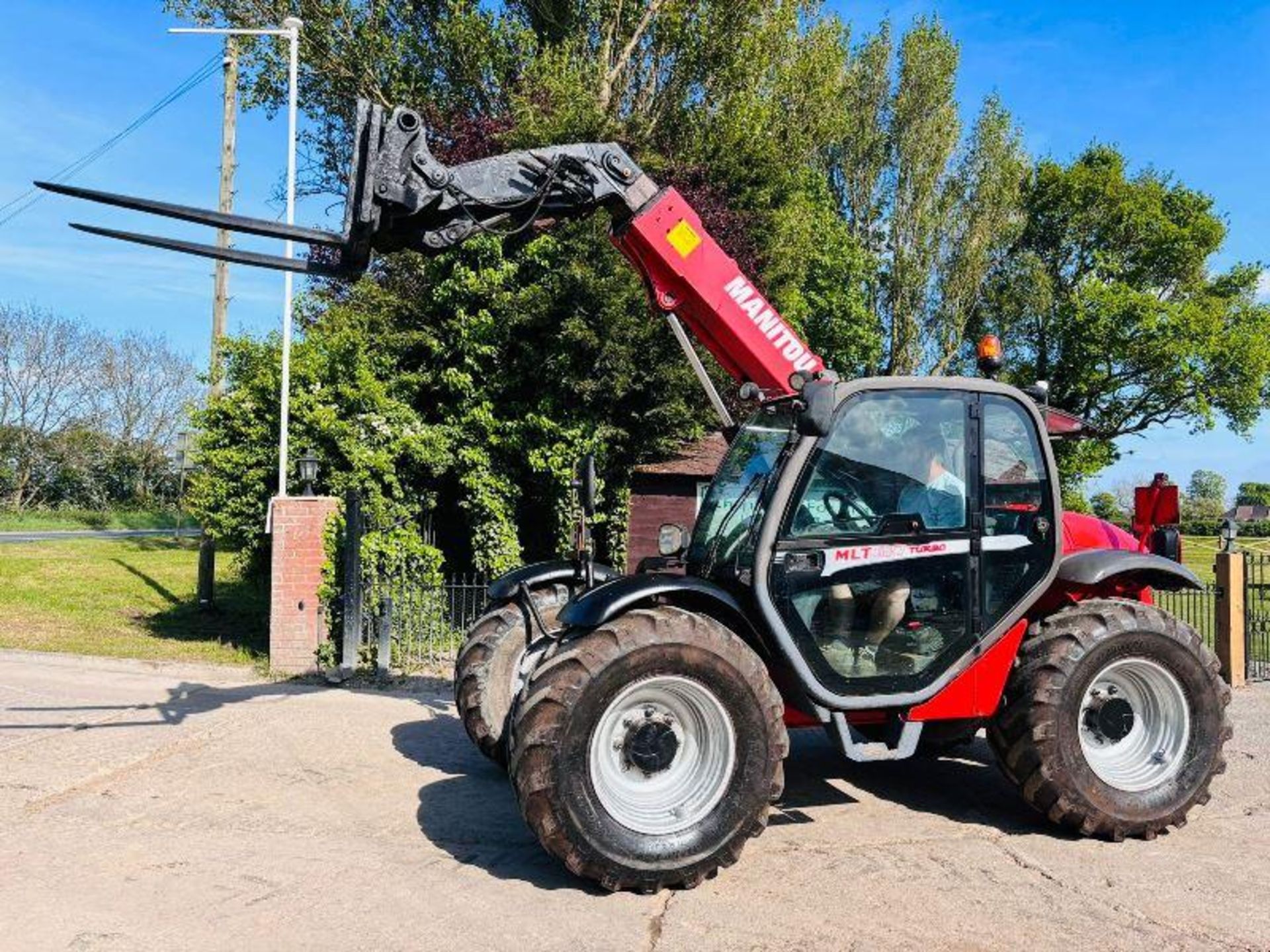 MANITOU MLT627 TELEHANDLER *AG-SPEC, YEAR 2009* C/W PICK UP HITCH 