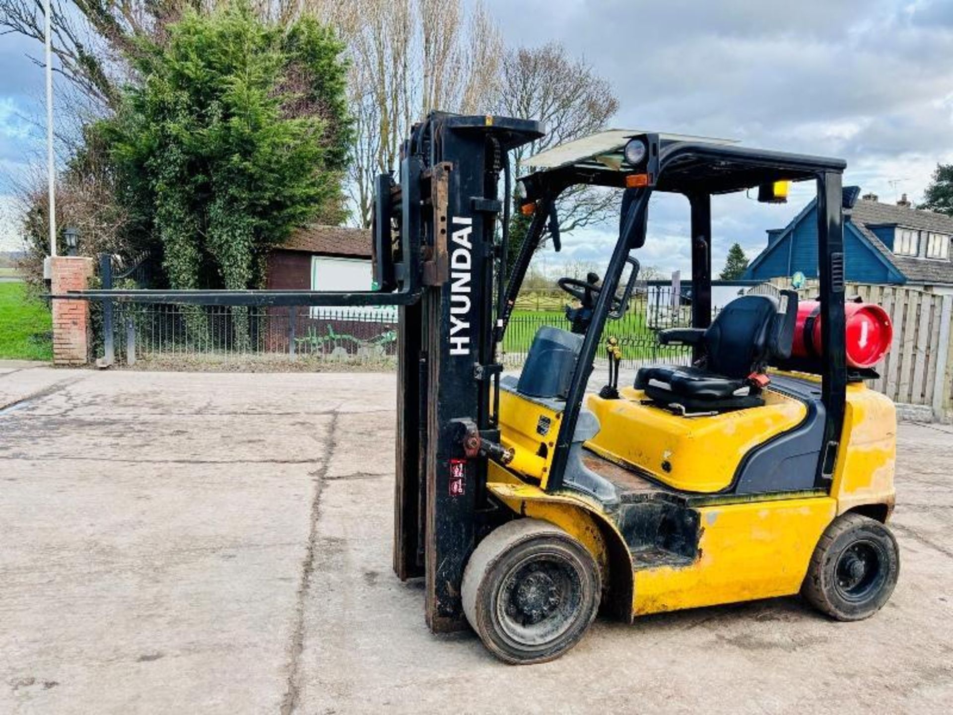 HYUNDAI 25L-7A CONTAINER SPEC FORKLIFT *YEAR 2017* C/W PALLET TINES - Image 4 of 14