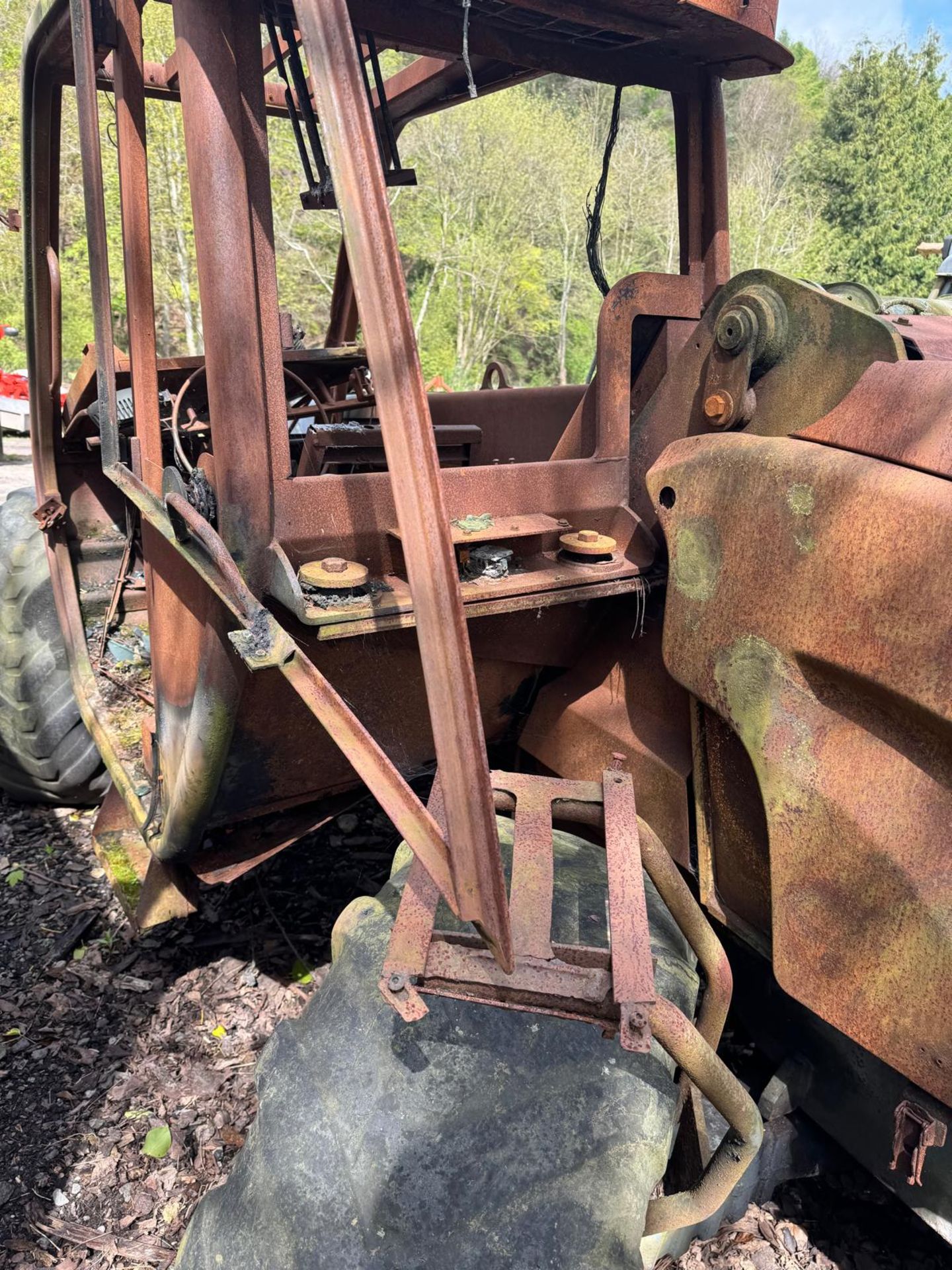 FIRE DAMAGED LM410 NEW HOLLAND TELEHANDLER - Image 5 of 7