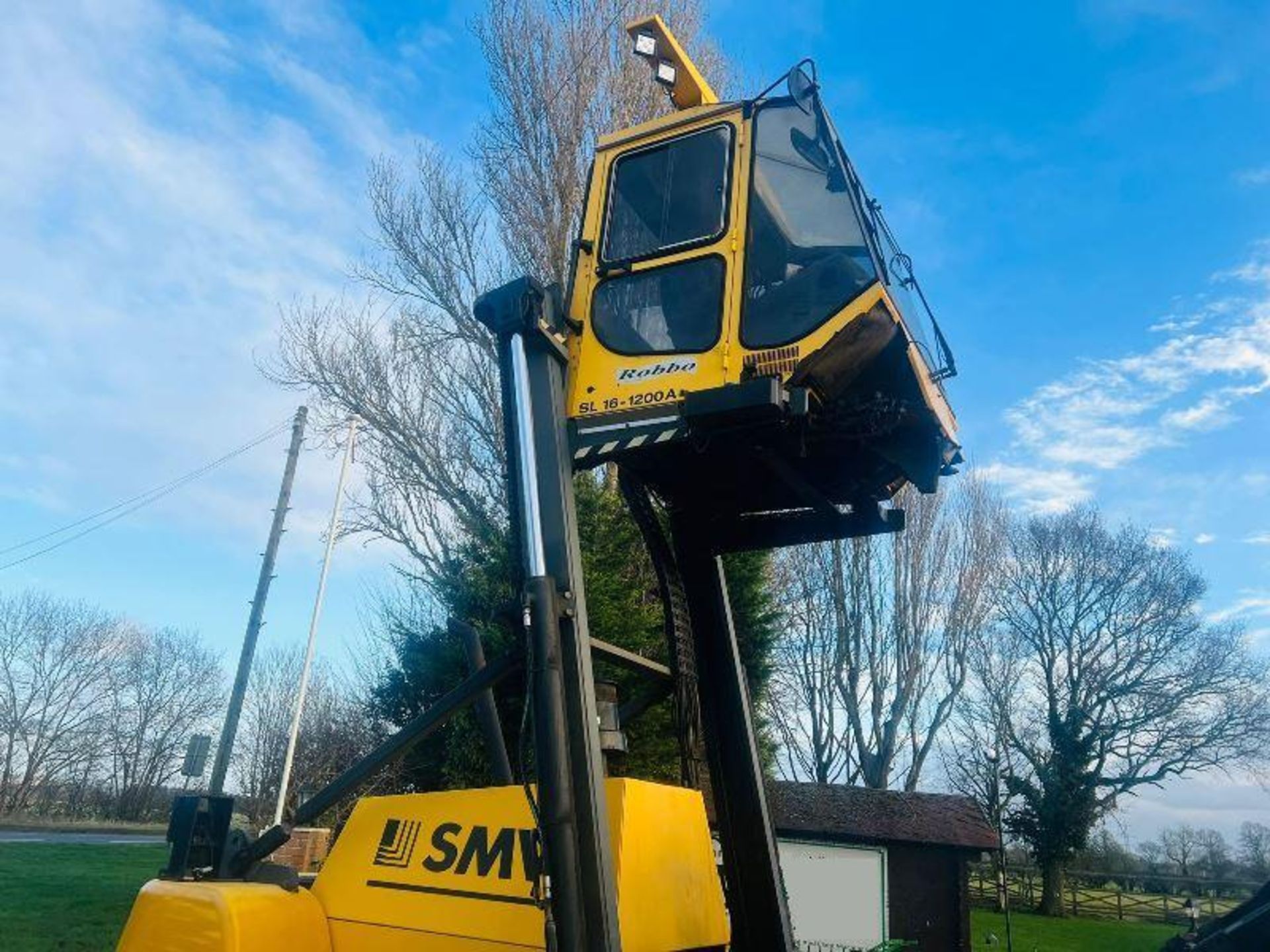 SMV SL16-1200A HIGH RISE CABIN FORKLIFT C/W ROTATING HEAD STOCK & PIPE CARRIER - Image 18 of 19