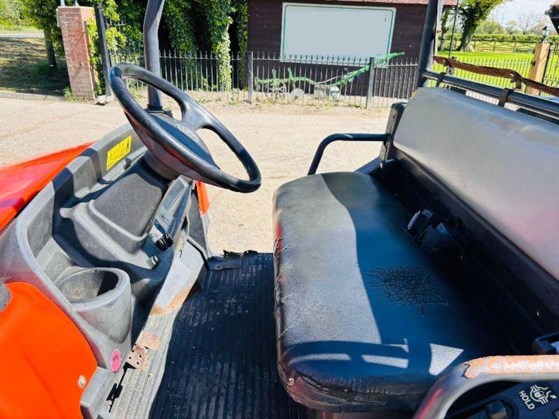 KUBOTA RTV900-EU 4WD DIESEL UTV *YEAR 2014* C/W POWER STEERING - Image 6 of 14