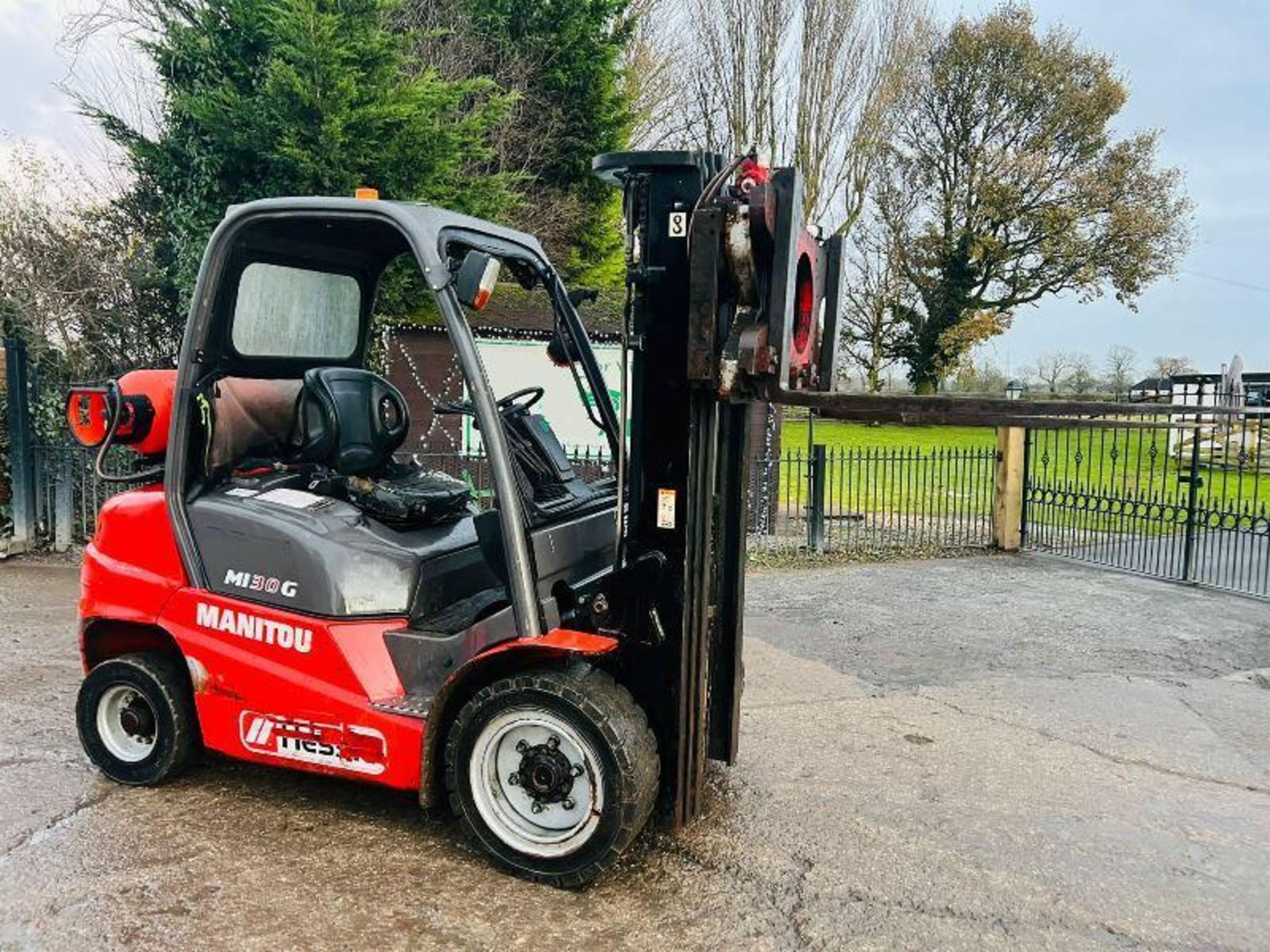 MANITOU MI30G CONTAINER SPEC FORKLIFT *YEAR 2013* C/W HYDRAULIC TURN TABLE.