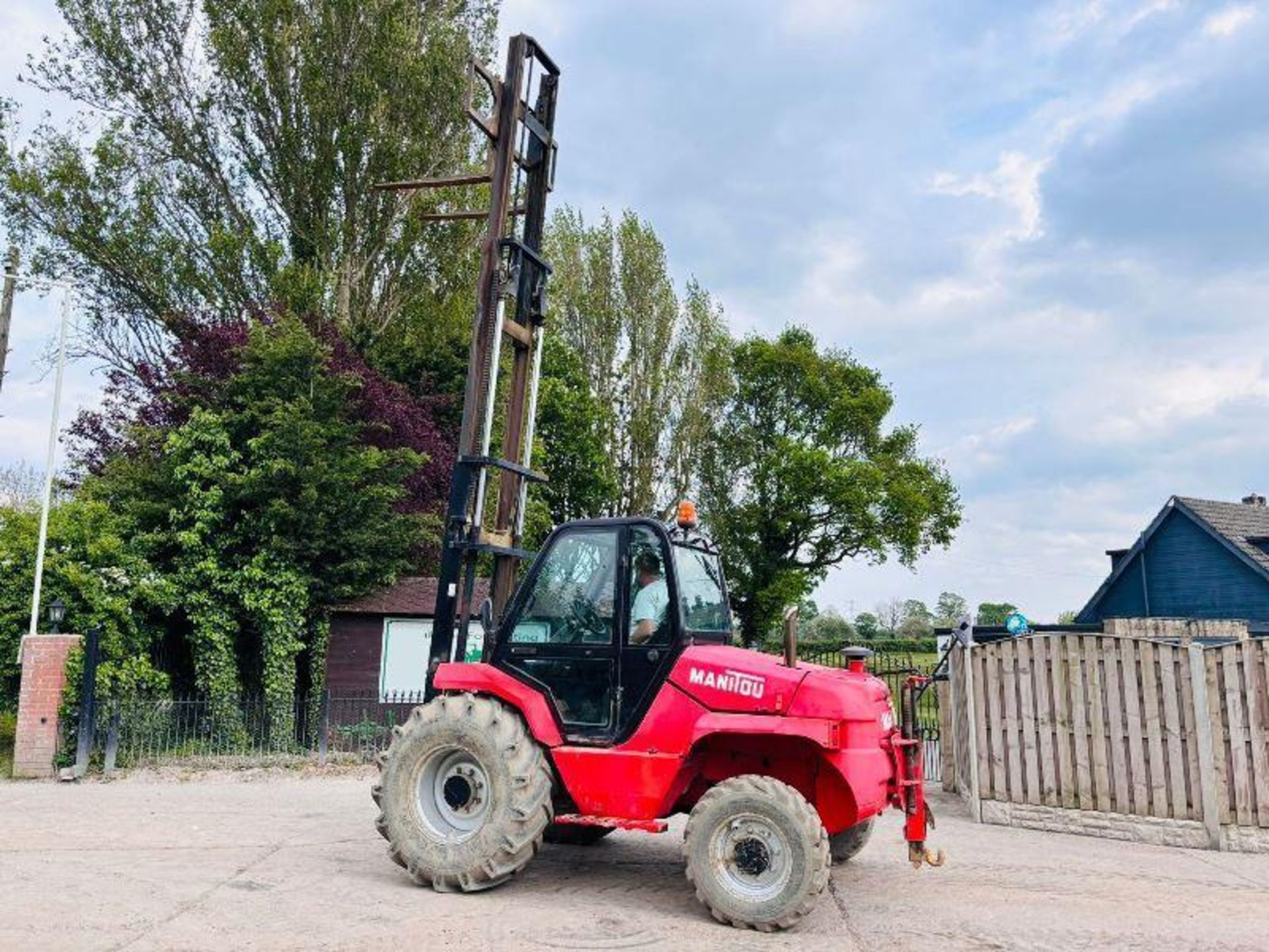 MANITOU M26-4 ROUGH TERRIAN 4WD FORKLIFT C/W PICK UP HITCH  - Image 13 of 15