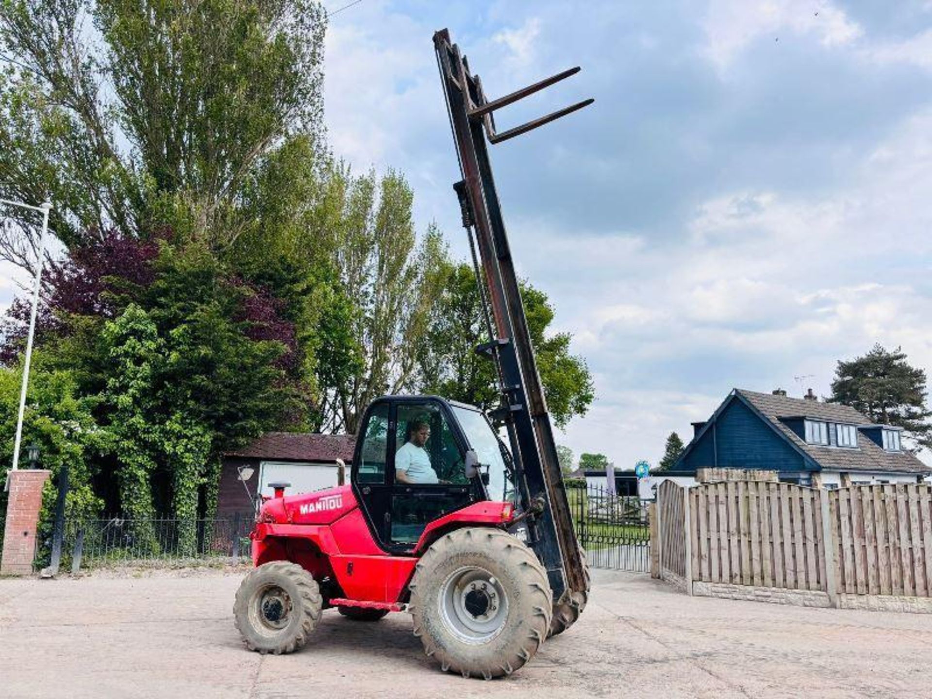 MANITOU M26-4 ROUGH TERRIAN 4WD FORKLIFT C/W PICK UP HITCH  - Image 12 of 15