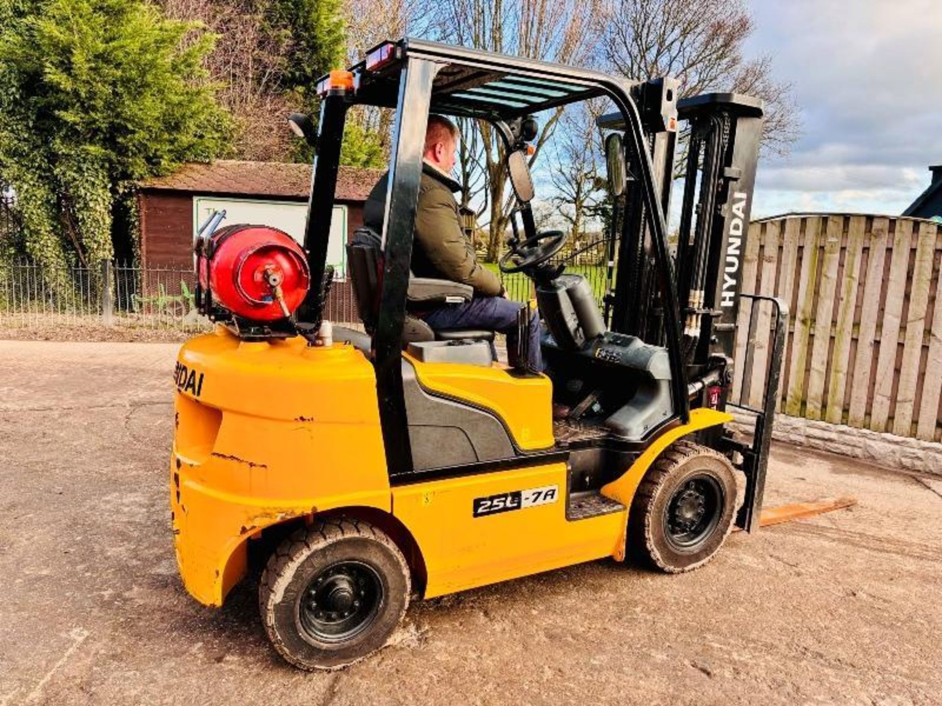 HYUNDAI 25L-7A CONTAINER SPEC FORKLIFT *YEAR 2018, 2172 HOURS* C/W SIDE SHIFT - Image 5 of 17
