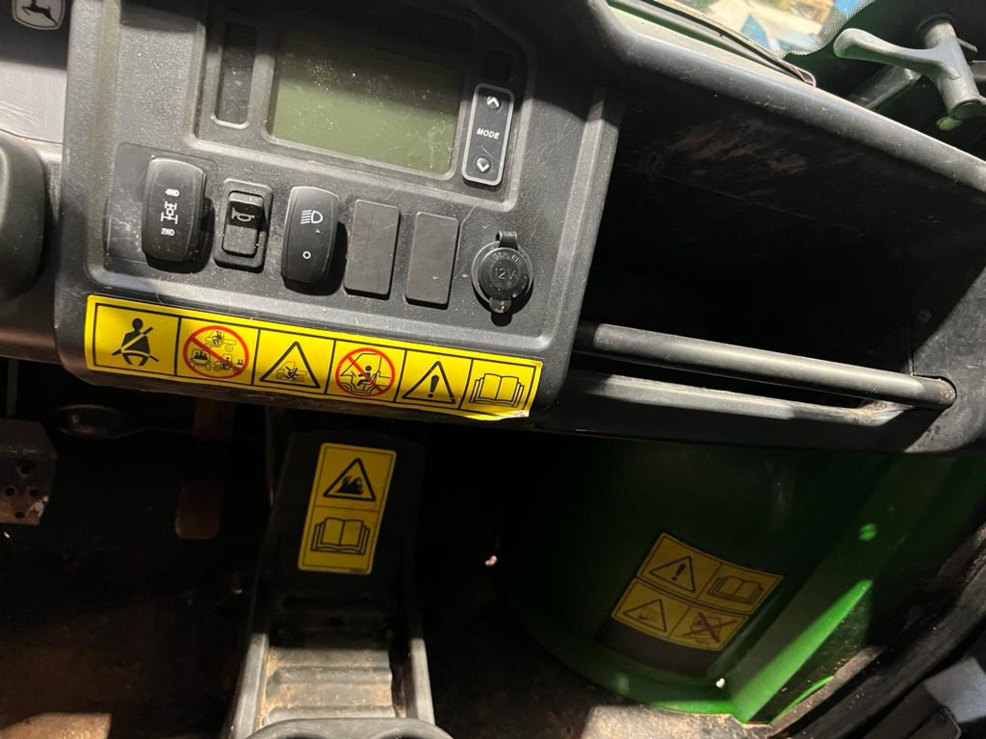 JOHN DEERE 855D GATOR - 2014 ROAD REGISTERED. - Image 2 of 9