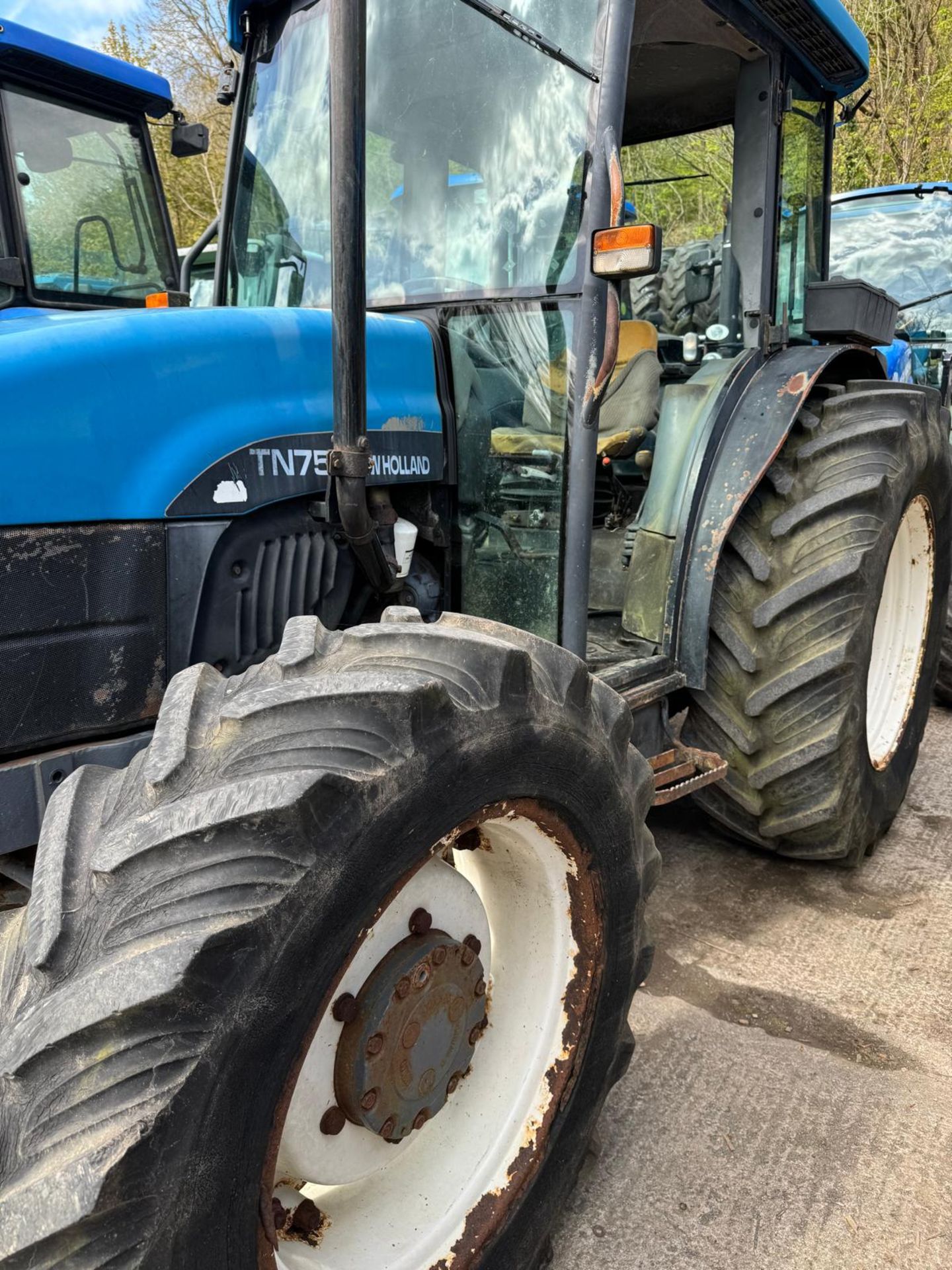 1999 NEW HOLLAND TN75D TRACTOR - GENUINE HOURS