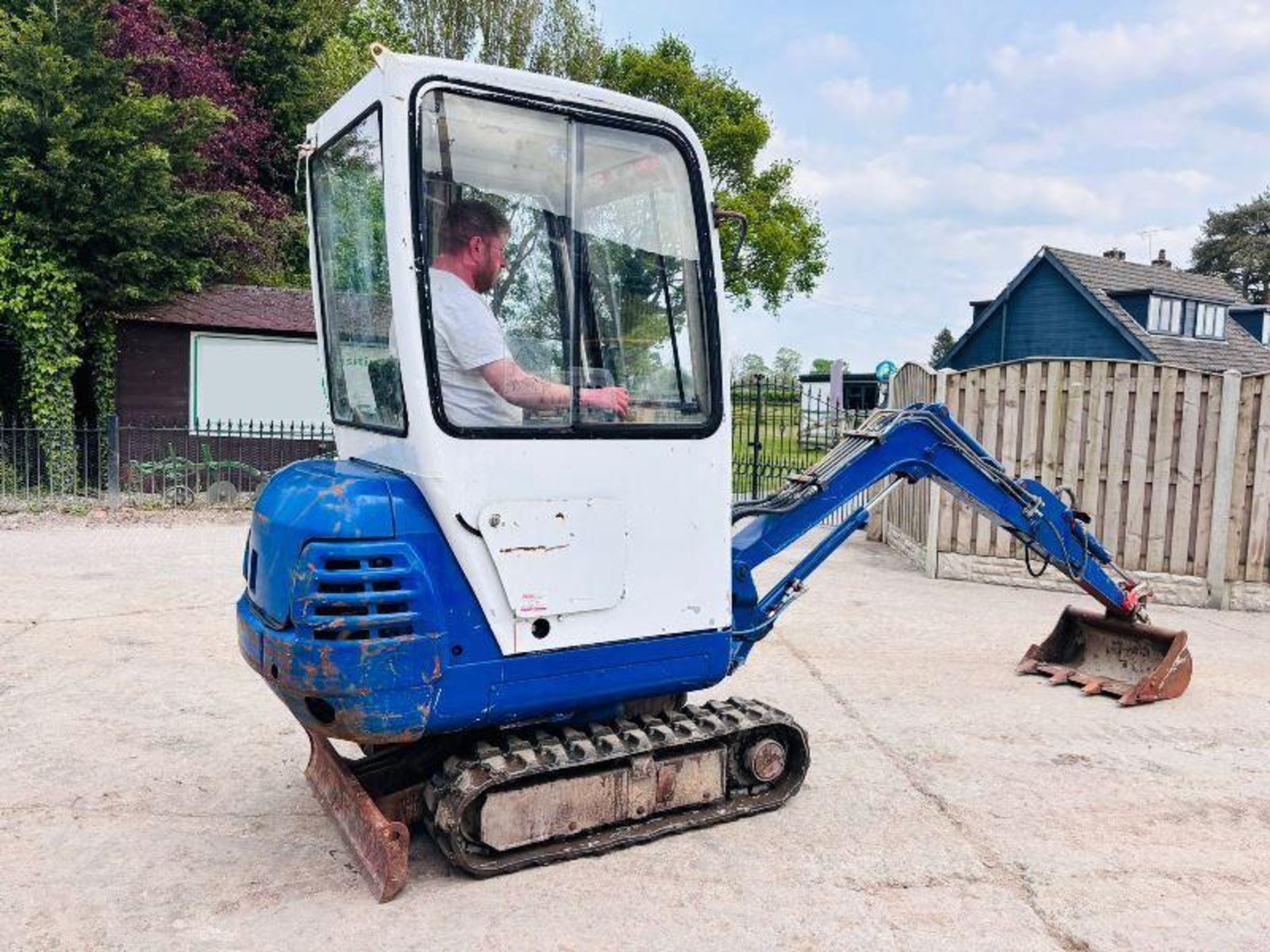 KUBOTA KX41-2 TRACKED EXCAVATOR C/W FULLY GLAZED CABIN  - Image 12 of 14