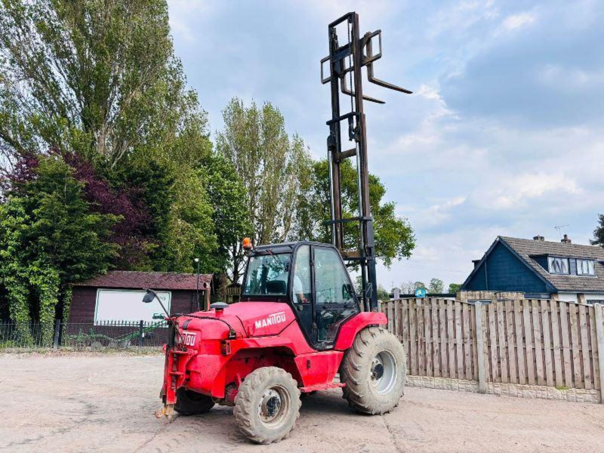 MANITOU M26-4 ROUGH TERRIAN 4WD FORKLIFT C/W PICK UP HITCH  - Image 3 of 15