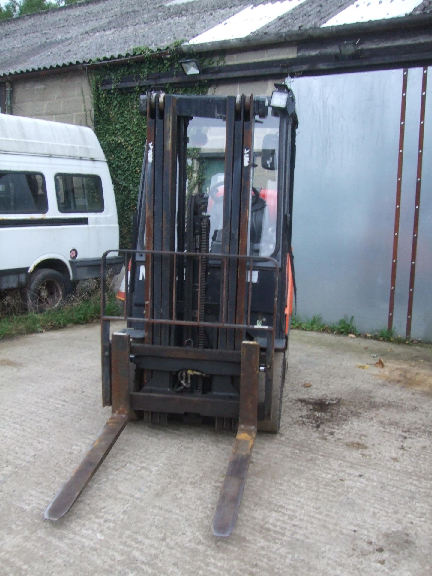 DOOSAN G18-5 GAS FORKLIFT - TRIPLE / CONTAINER SPEC MAST - YOM 2013 - 6872 RECORDED HOURS - Image 5 of 5