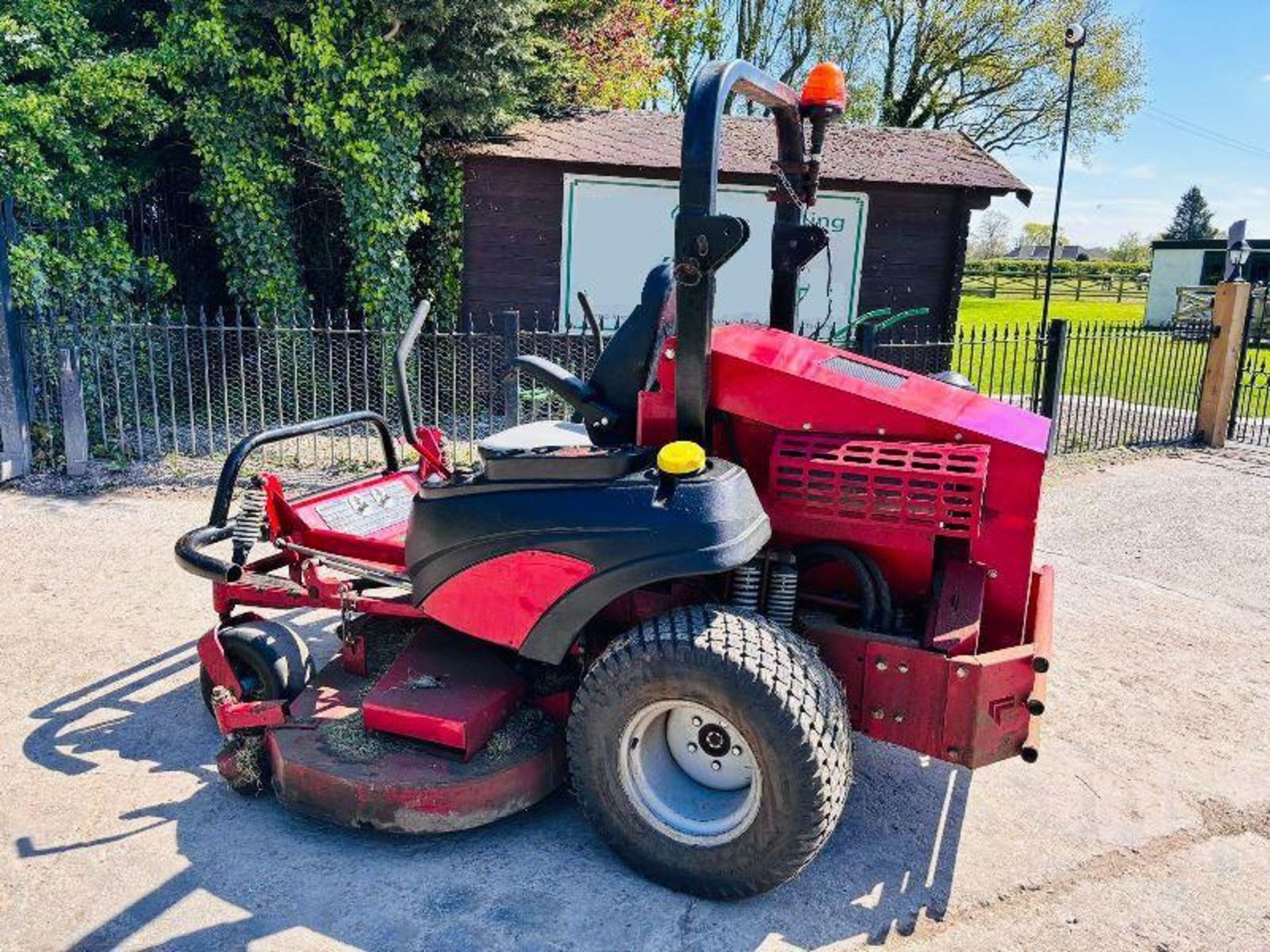 FERRIS DIESEL RIDE ZERO TURN MOWER C/W ROLE BAR - Image 2 of 17