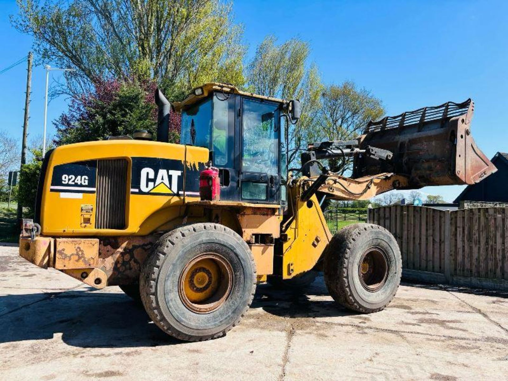 CATERPILLAR 924G 4WD LOADING SHOVEL C/W FOUR IN ONE BUCKET - Image 12 of 18