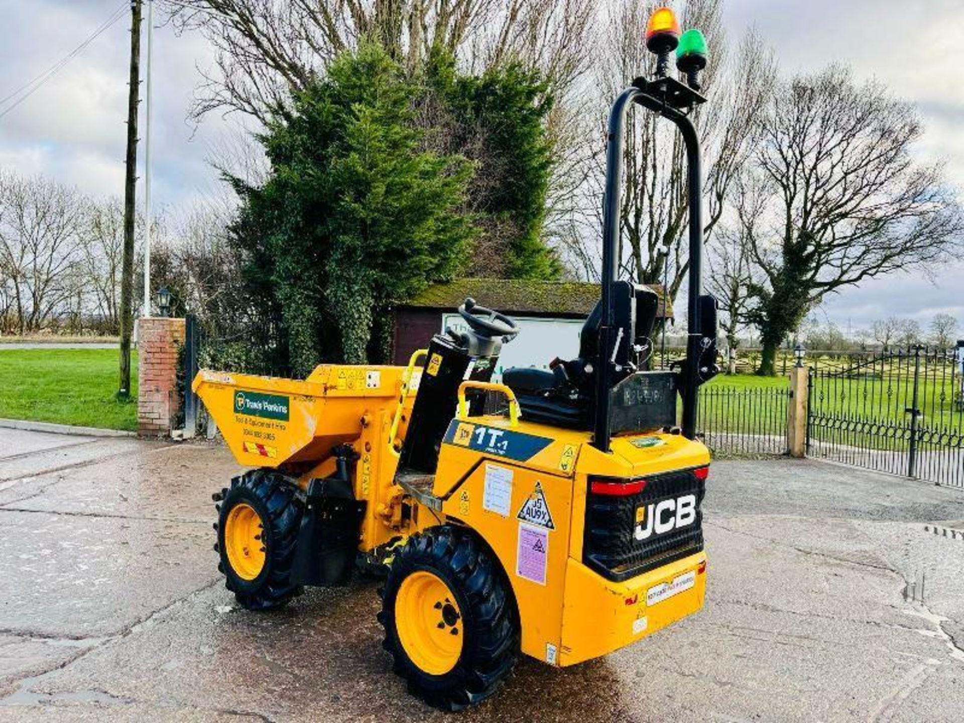 JCB 1T-T HIGH TIP 4WD DUMPER * YEAR 2018, ONLY 762 HOURS* - Image 2 of 17