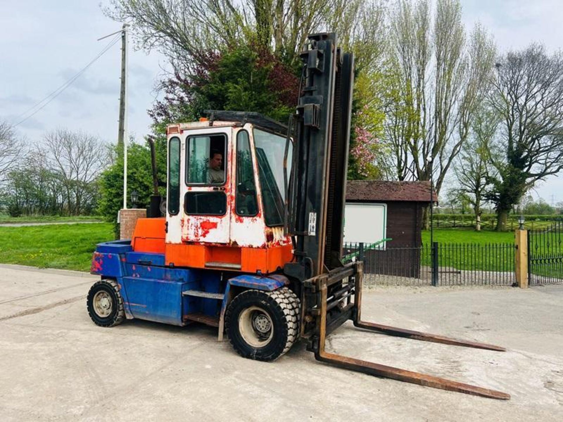 KALMAR DC7.5-600 7.5 TON FORKLIFT C/W TINE POSITIONER & SIDE SHIFT