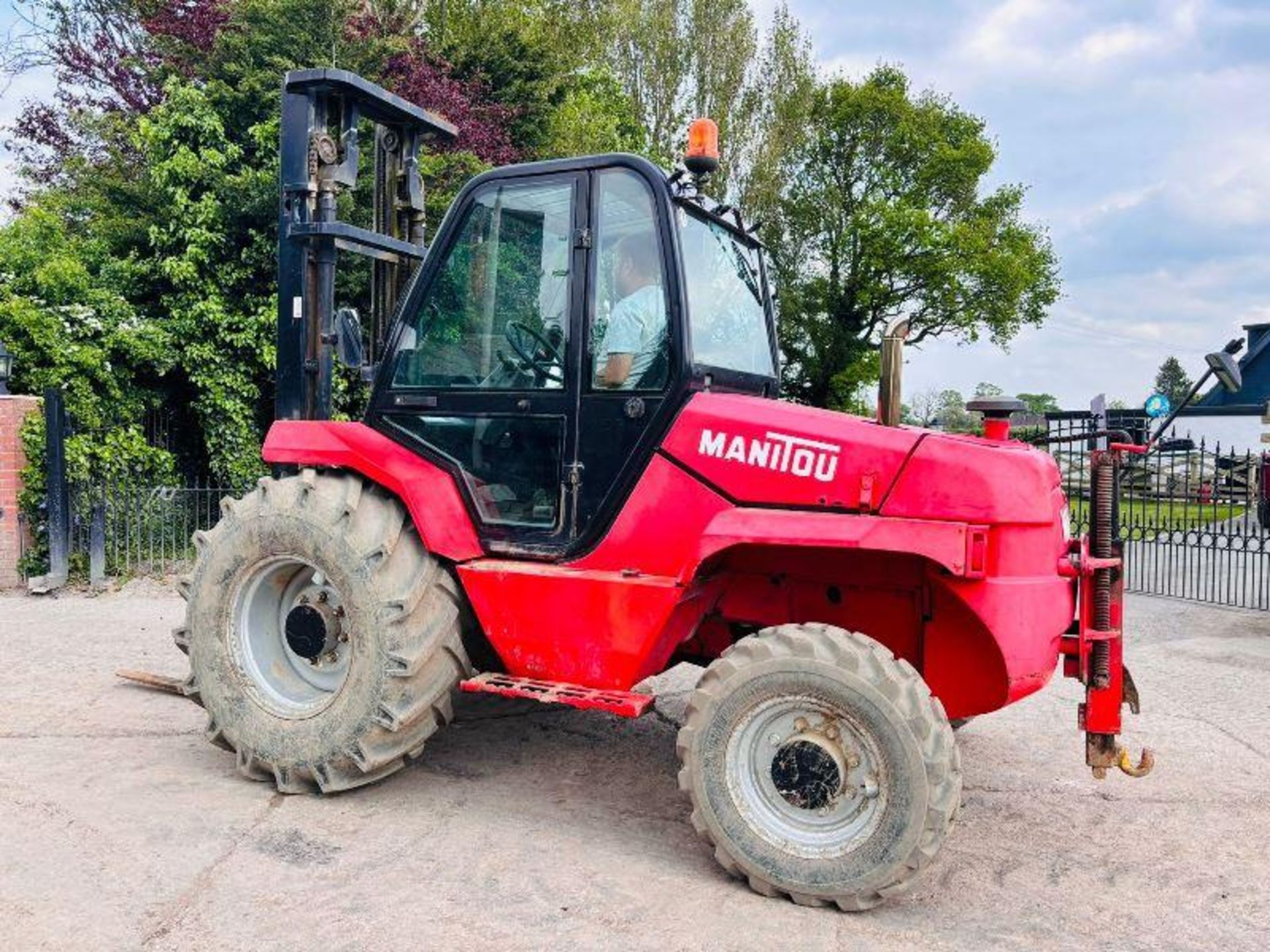 MANITOU M26-4 ROUGH TERRIAN 4WD FORKLIFT C/W PICK UP HITCH - Image 10 of 15