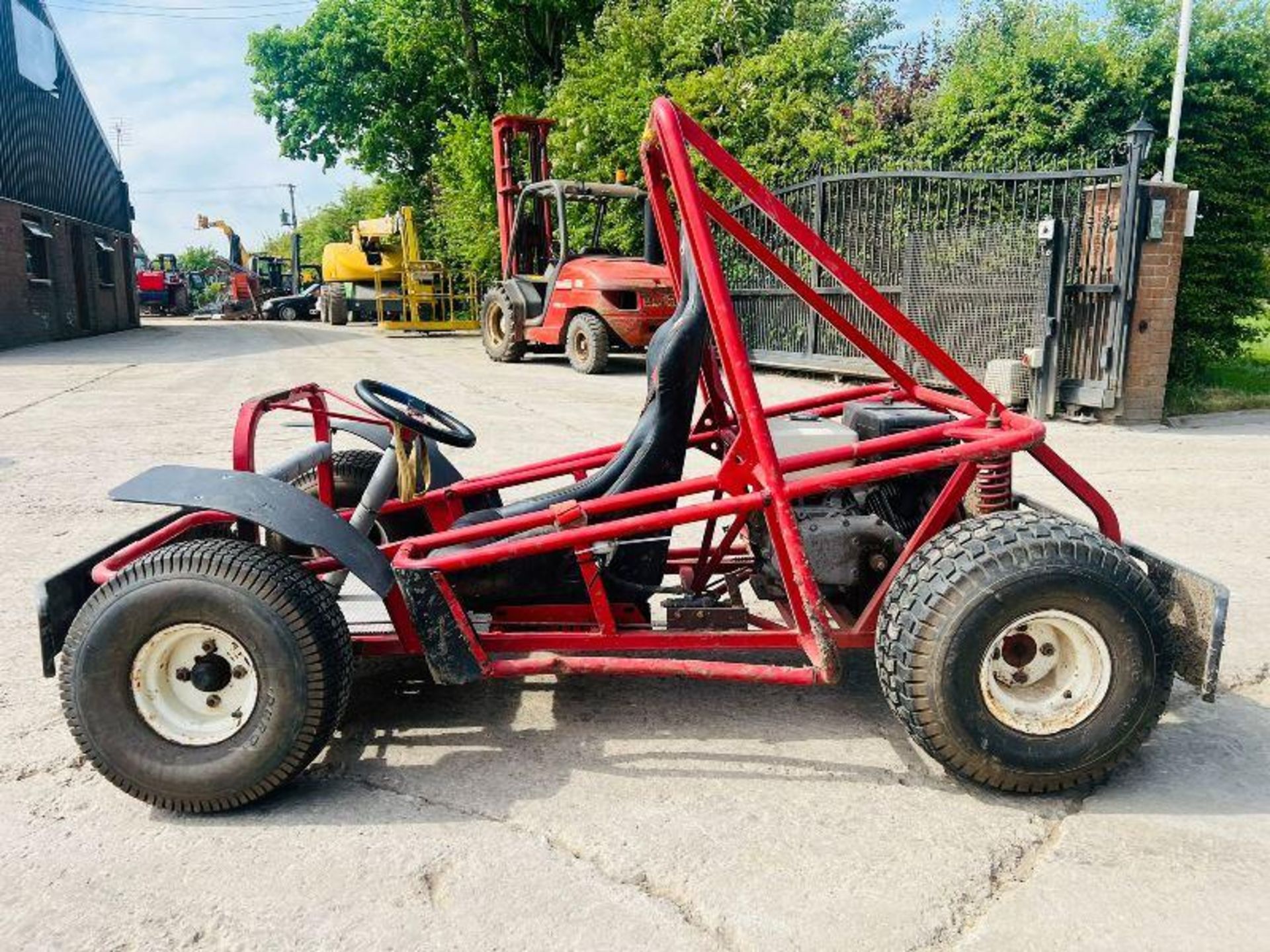 390CC 13.0HP PETROL BUGGIE C/W 3 POINT COBRA BUCKET SEAT  - Image 3 of 10