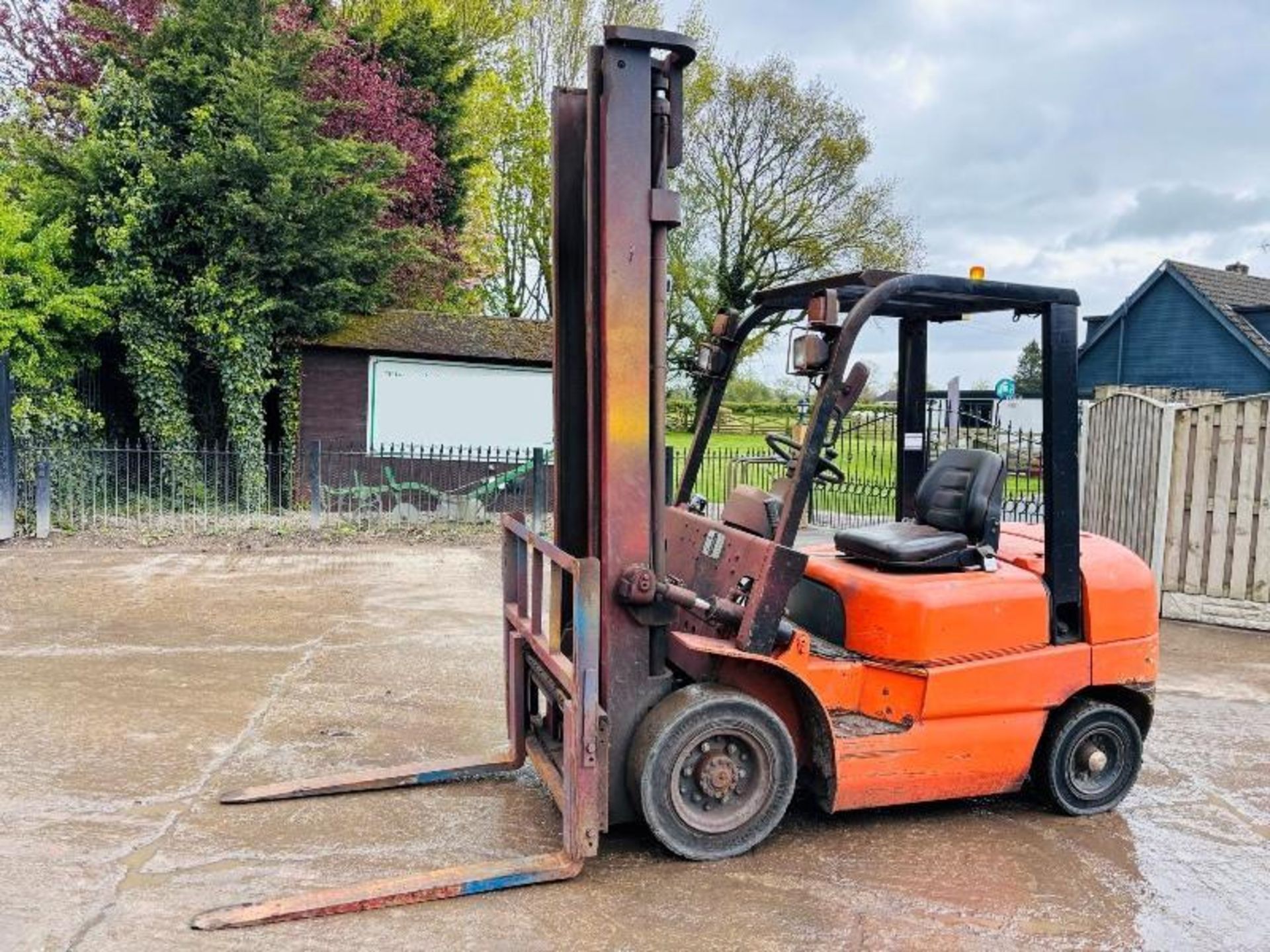 HELI HFD25 DIESEL FORKLIFT C/W PALLET TINES & SIDE SHIFT - Image 7 of 18